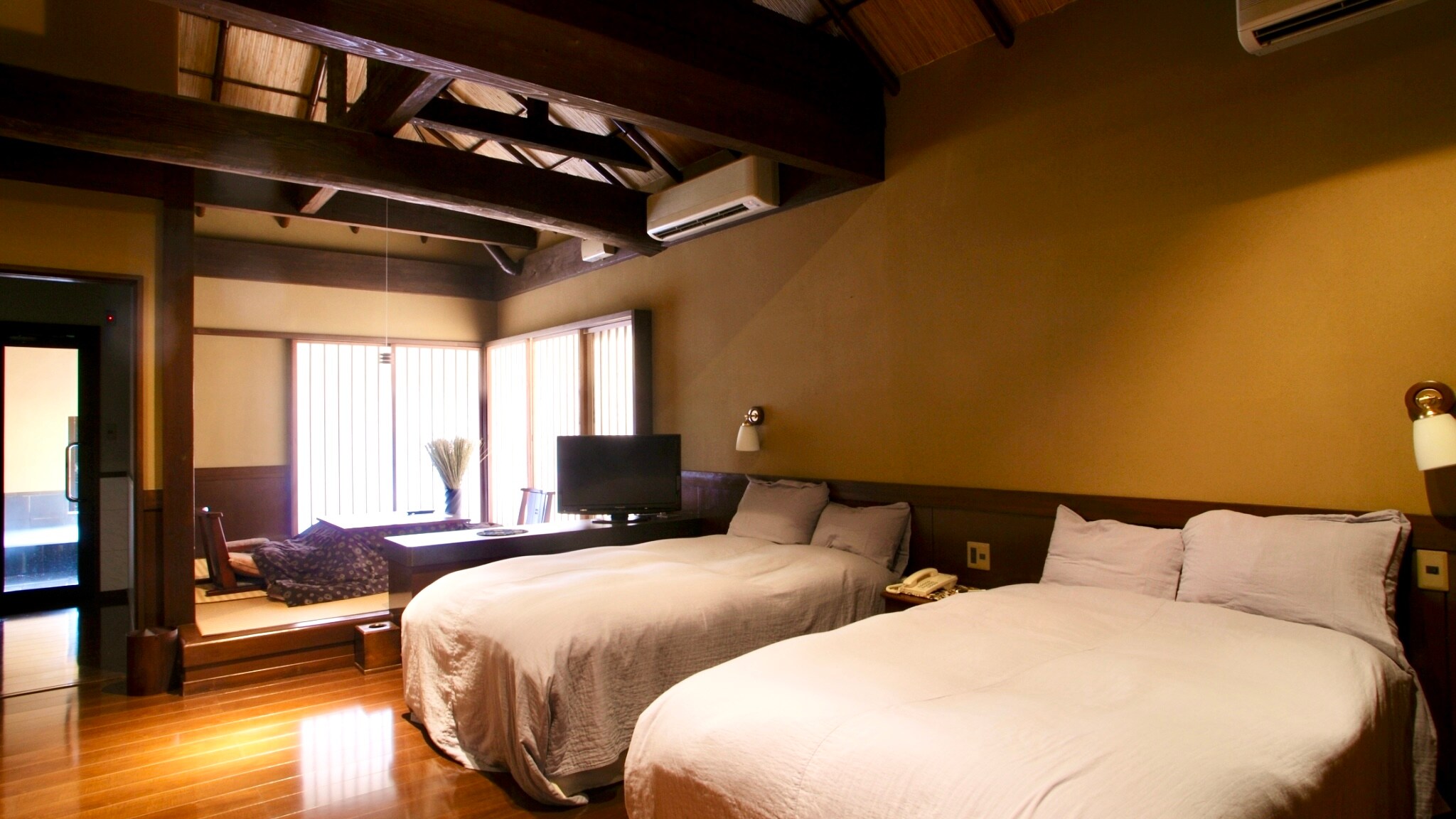 [Japanese-Western twin room/with sunken kotatsu] Semi-open-air bath - Nagaya-style detached house -