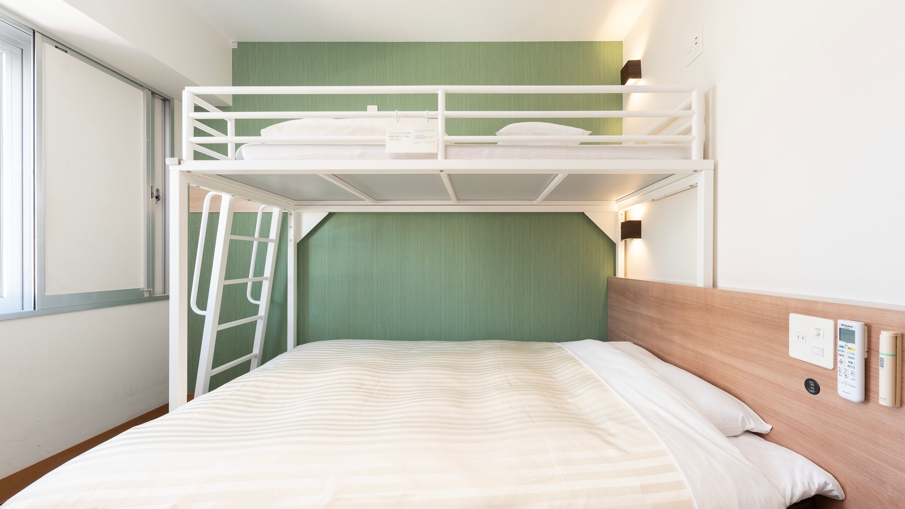Comes with a loft bed that is popular with children.
