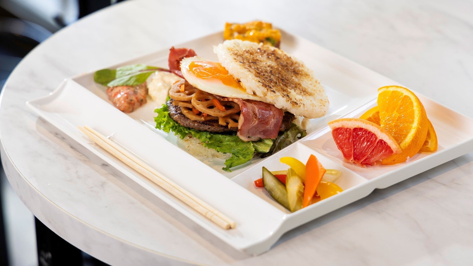 [Breakfast] Half buffet with choice of hamburger