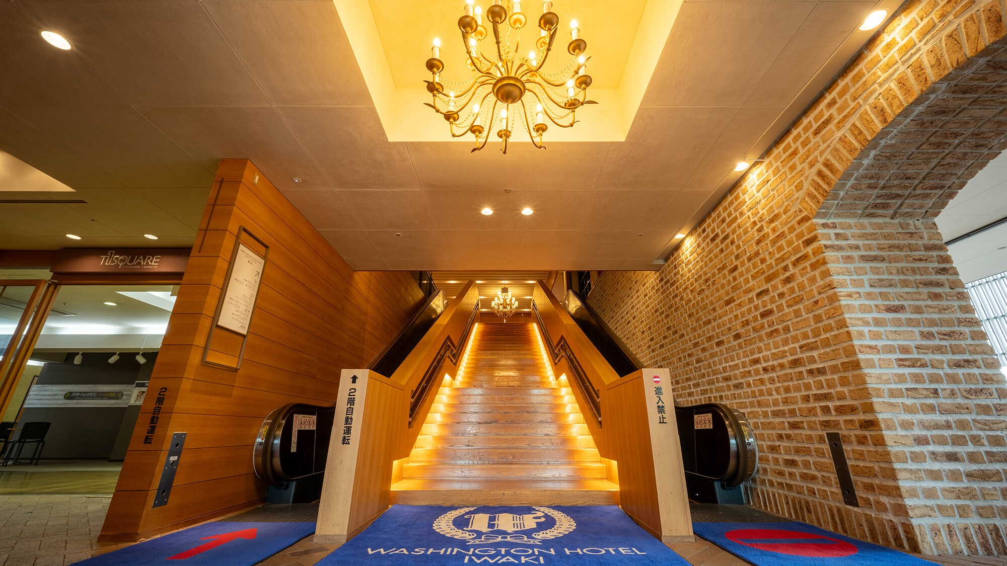 An atrium-style entrance leads to the front desk, welcoming guests into a relaxing space.