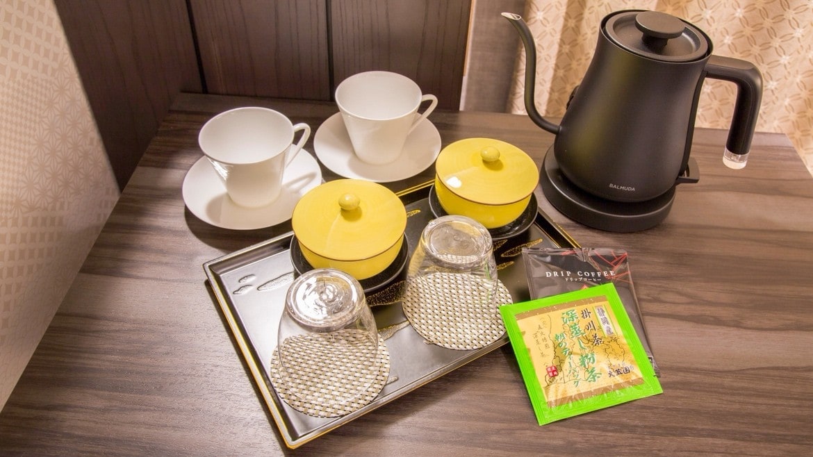 Coffee and tea in guest rooms (deep-steamed green tea)