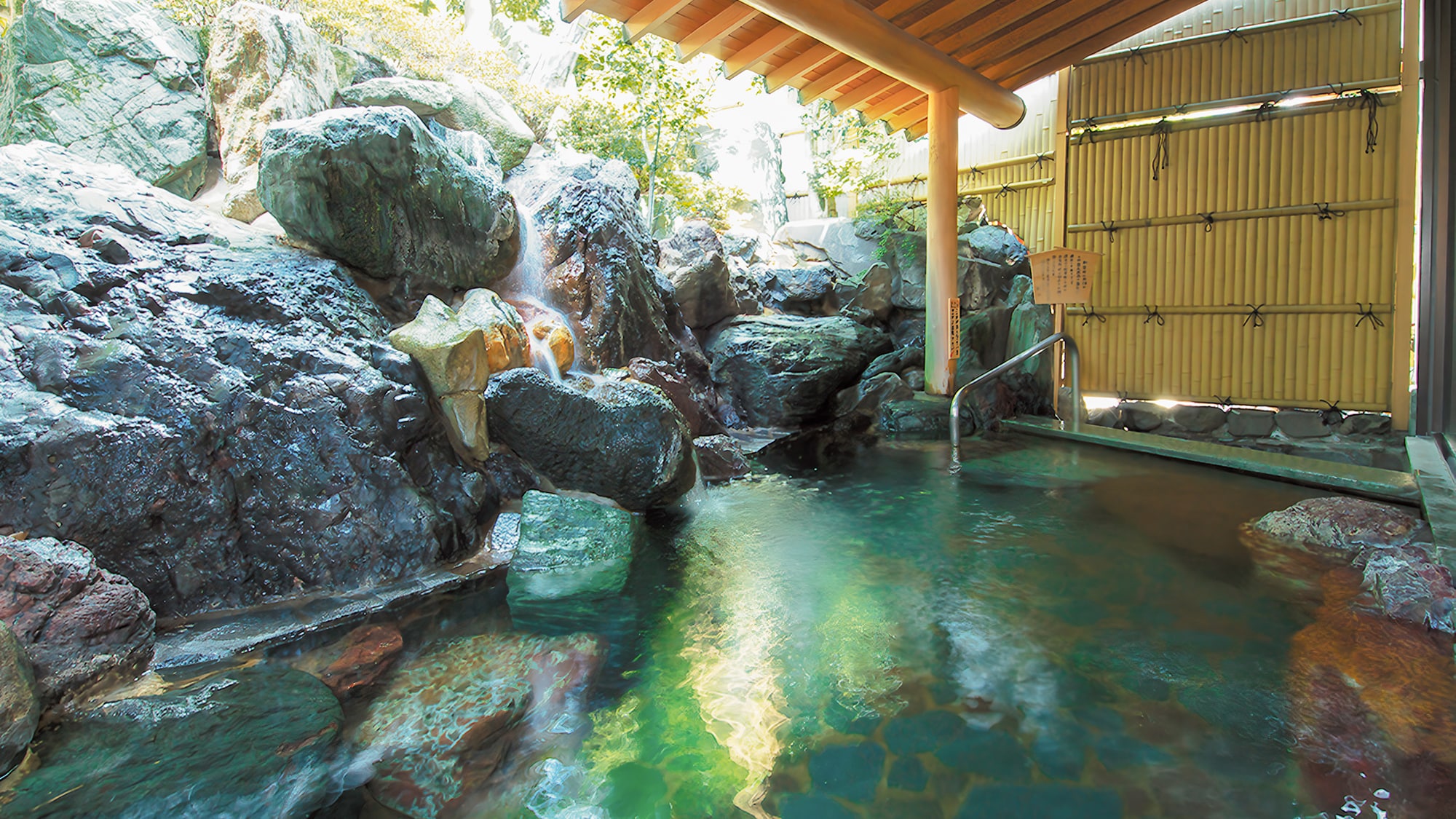 [Large public bath: Komorebi no Yu] Open-air bath