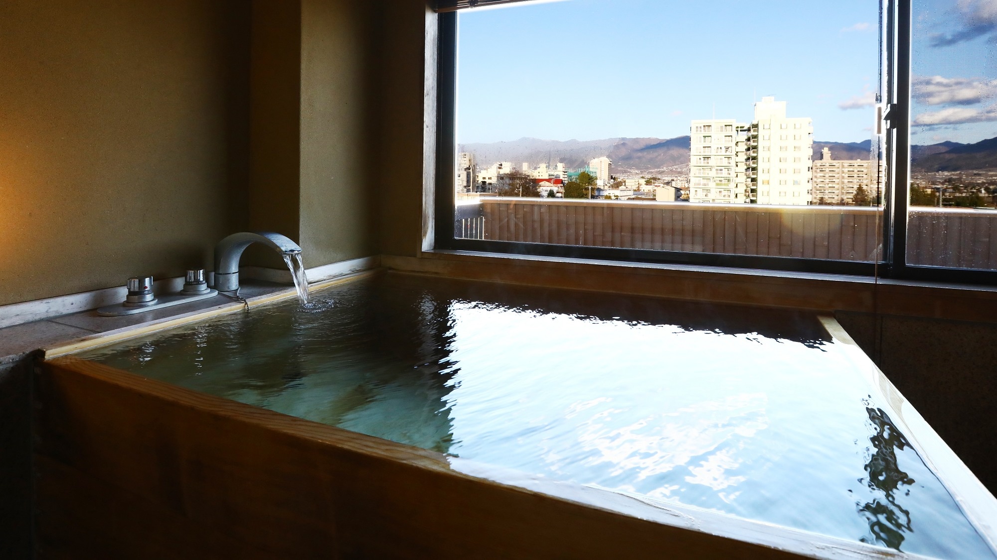 特別房間「初音」或「蓬萊」檜木浴形象