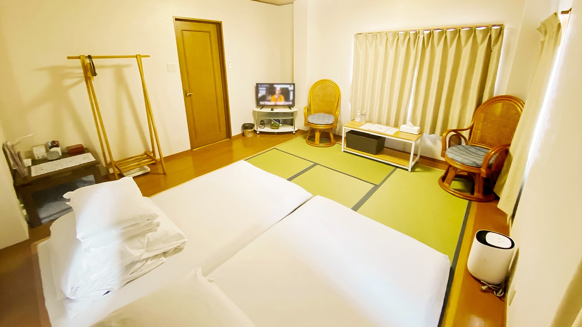 ・ [Top floor Japanese-style family room] Tatami room with TV