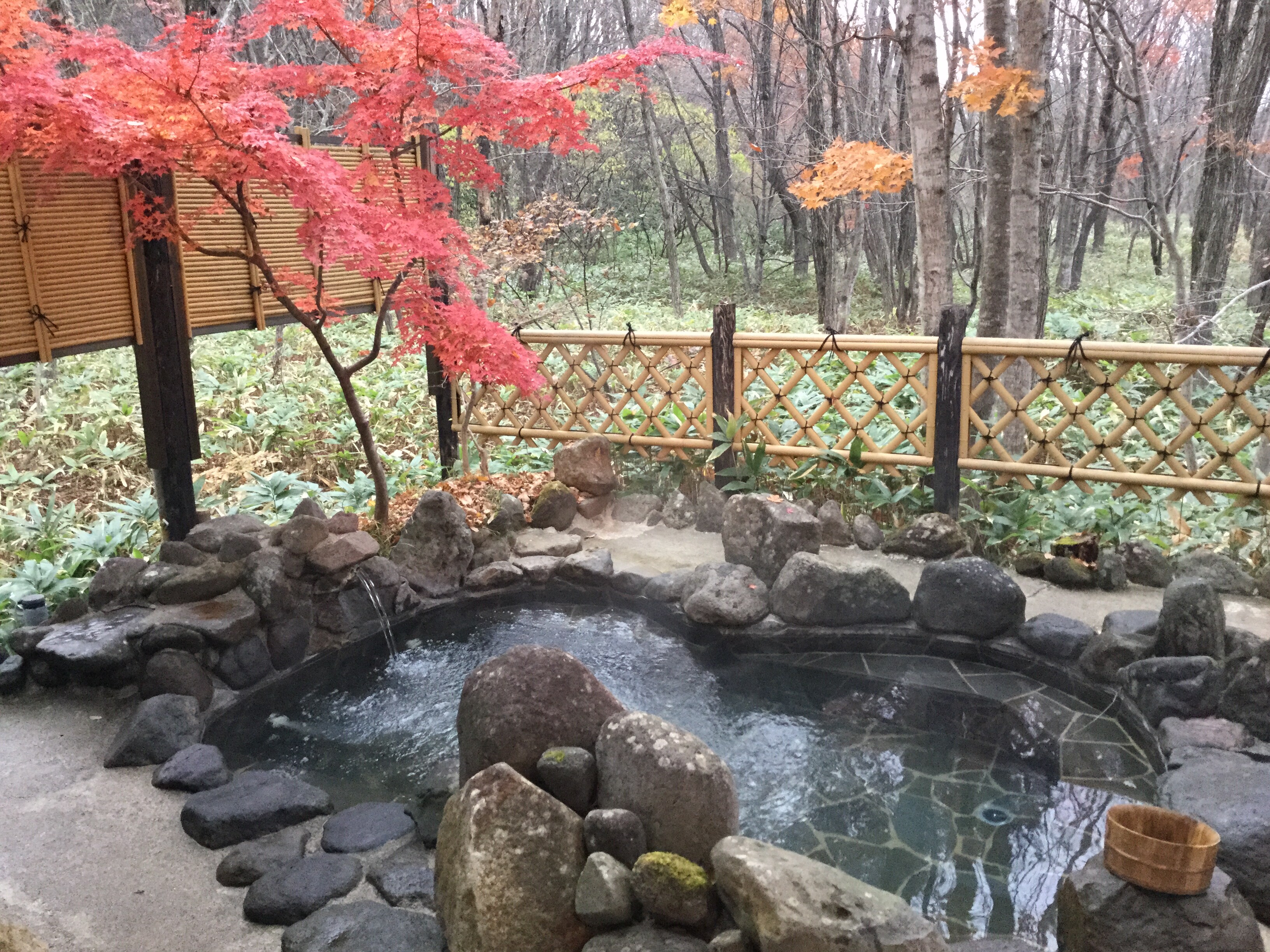 Autumn open-air bath