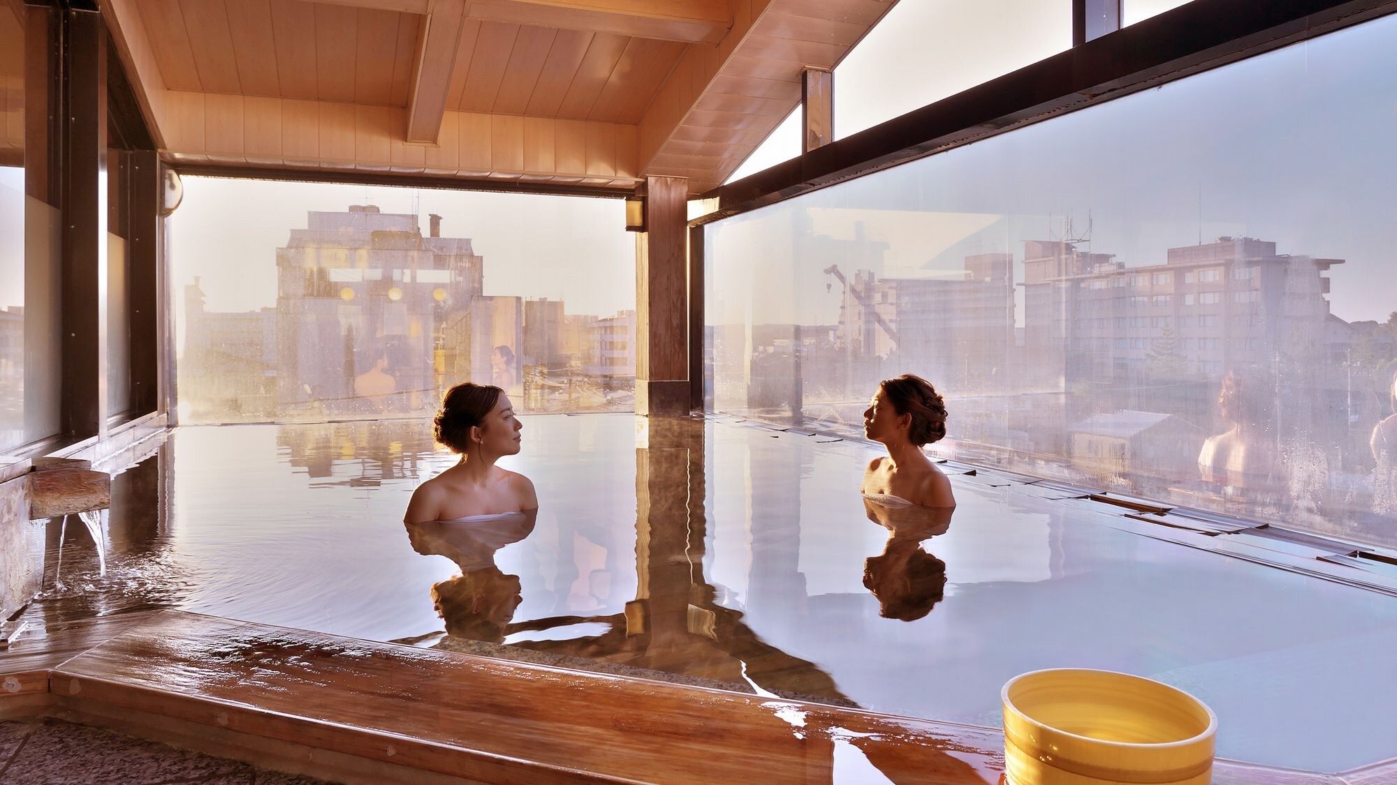 [Hinoki open-air bath with a view] *Hinoki-no-Yu, a natural hot spring bath with a view of Awara Onsen Town