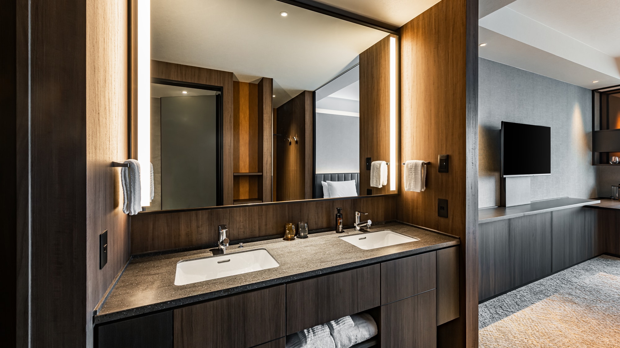 Essential Hollywood Twin/Triple Non-Smoking Room, 30 sq m