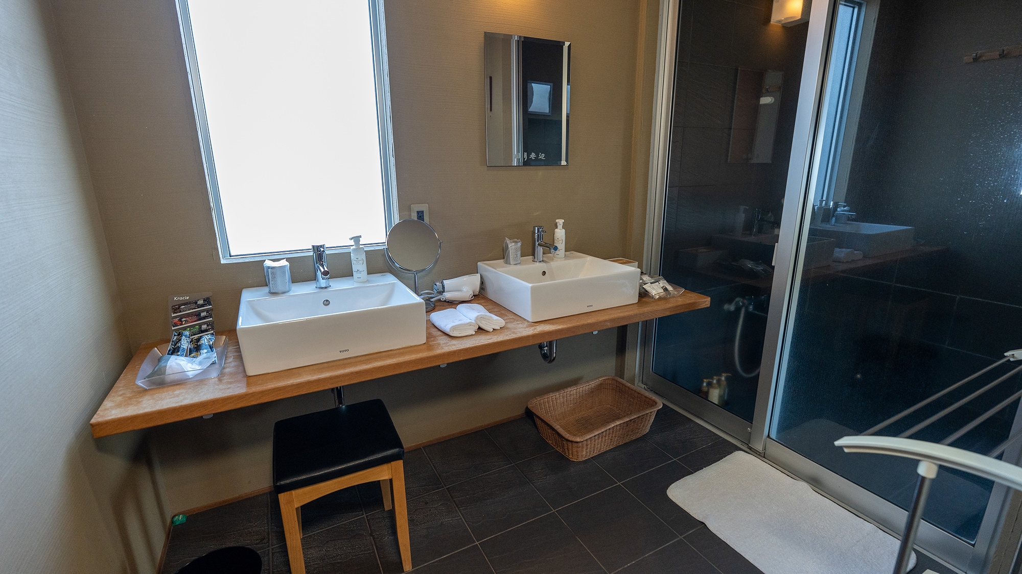 Special building wash basin