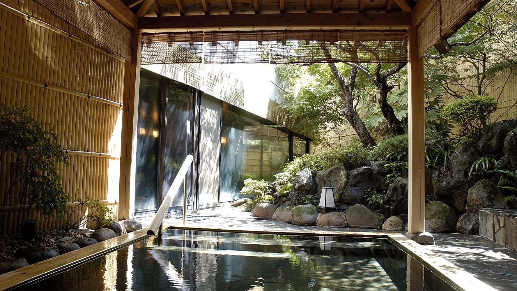 Large public bath [Kenshin-yu] open-air bath