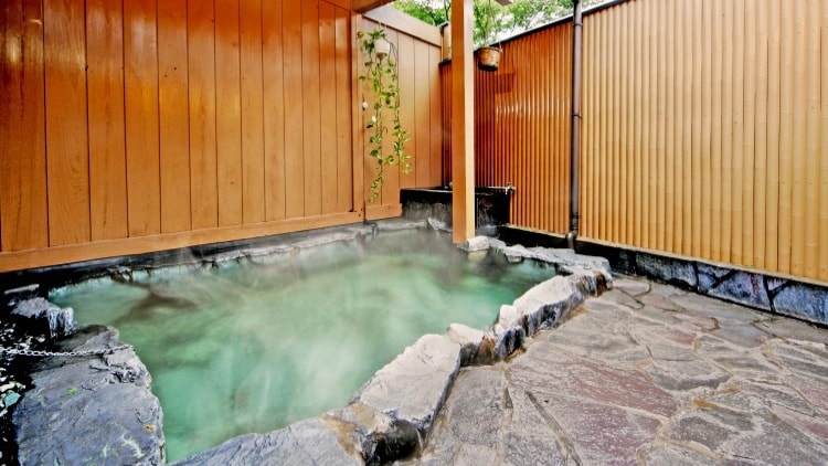 [Chartered open-air bath]