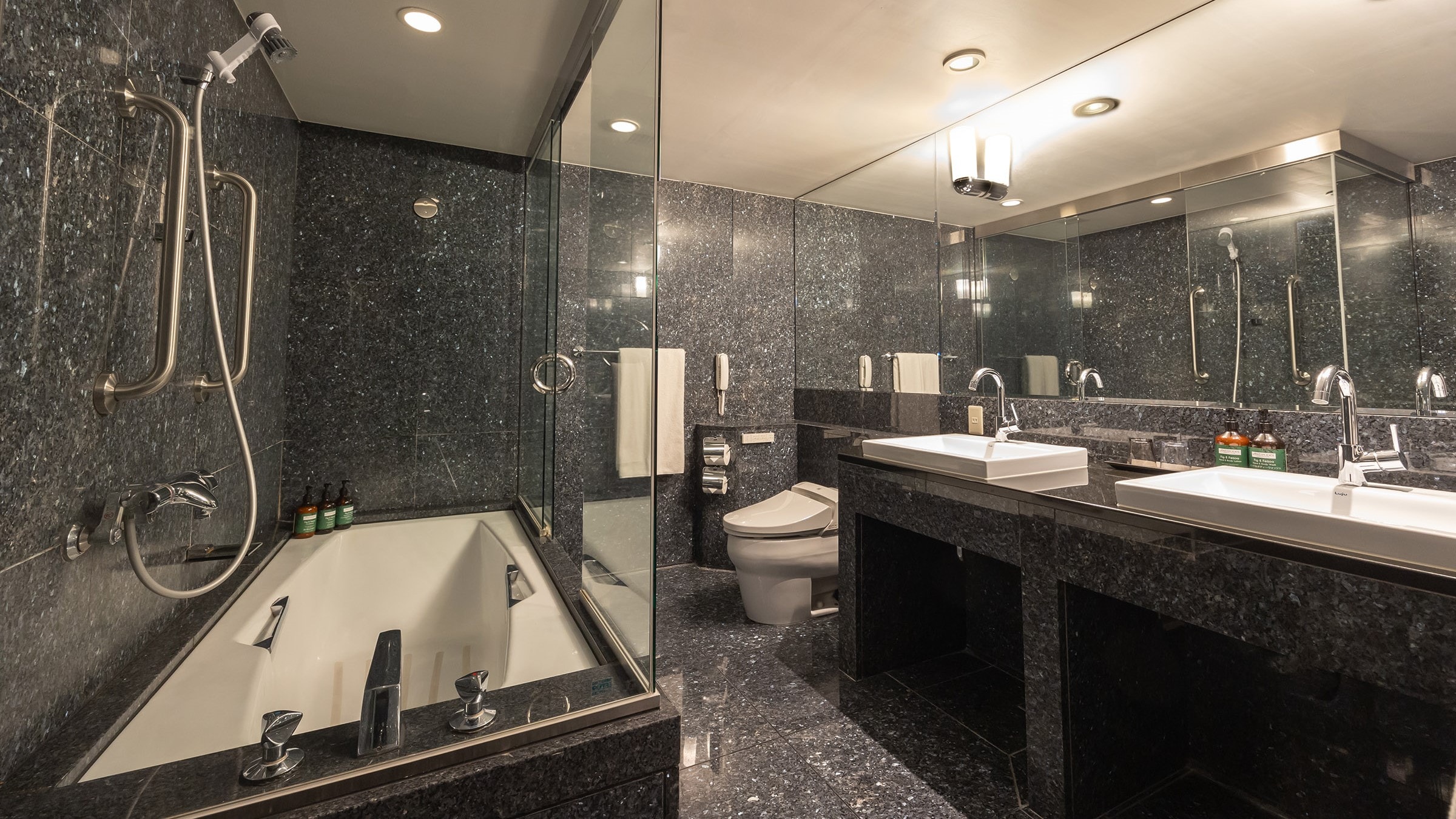 크라운 스위트 욕실