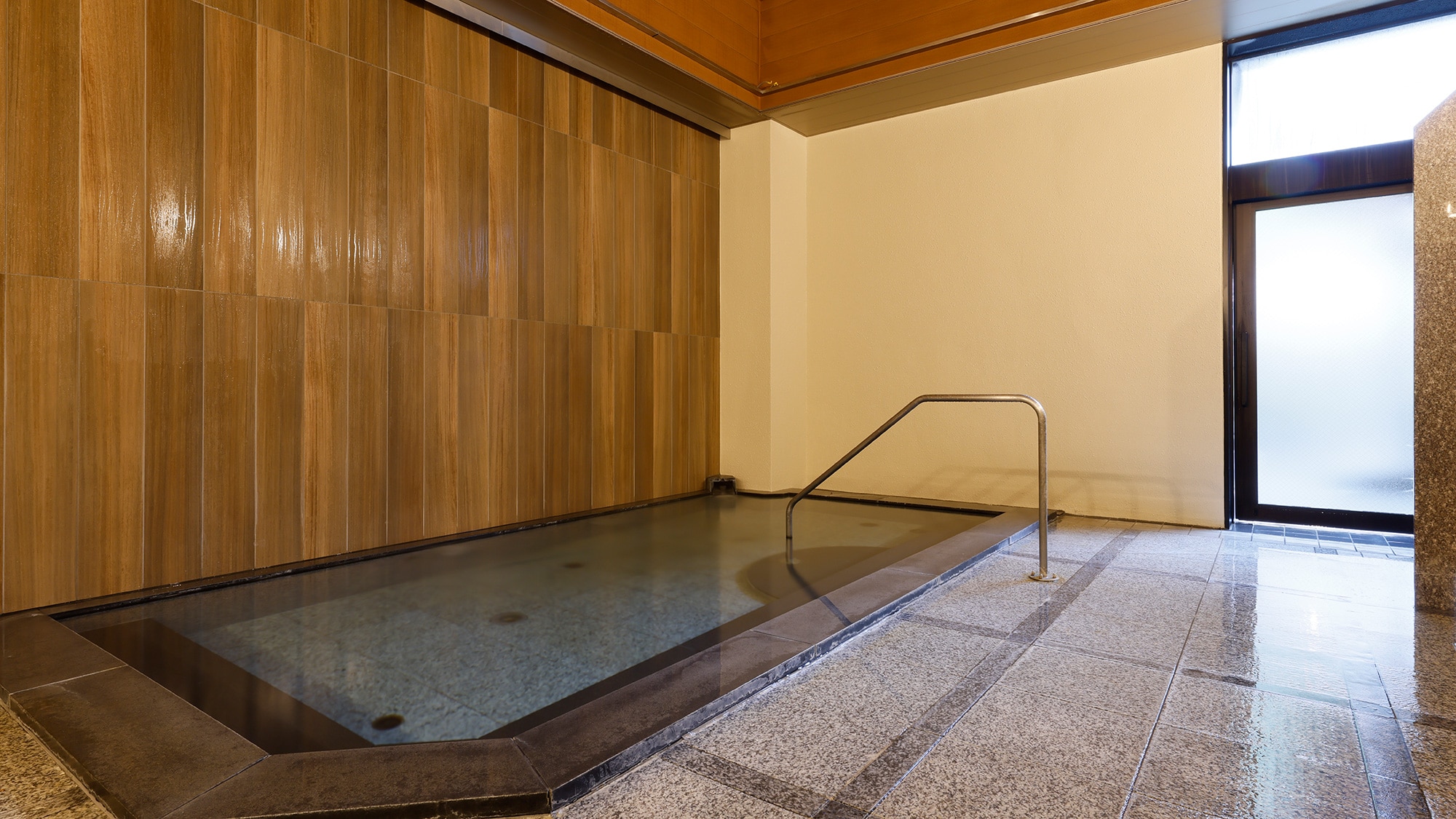 [Large public bath (Wood)]