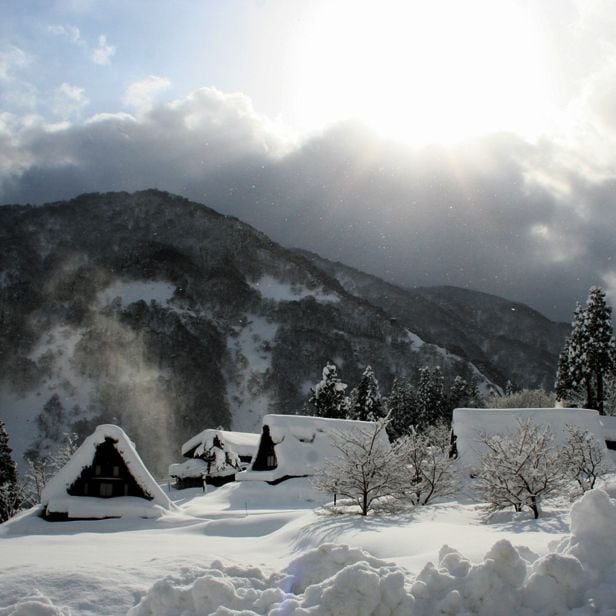 Gassho & times; Winter & times; Morning (Ainokura)