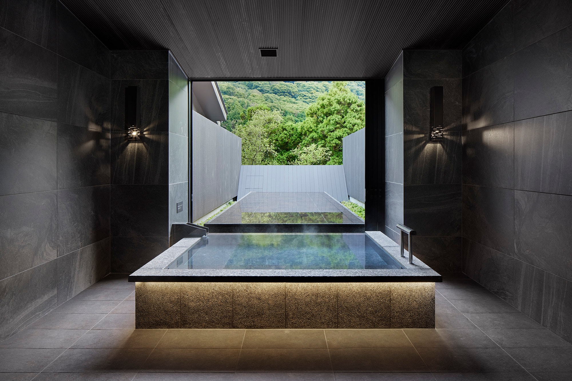 Private bath "Minanoyu" (daytime image)