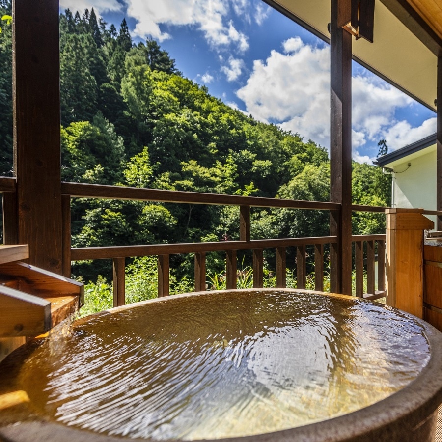 Medium open-air bath