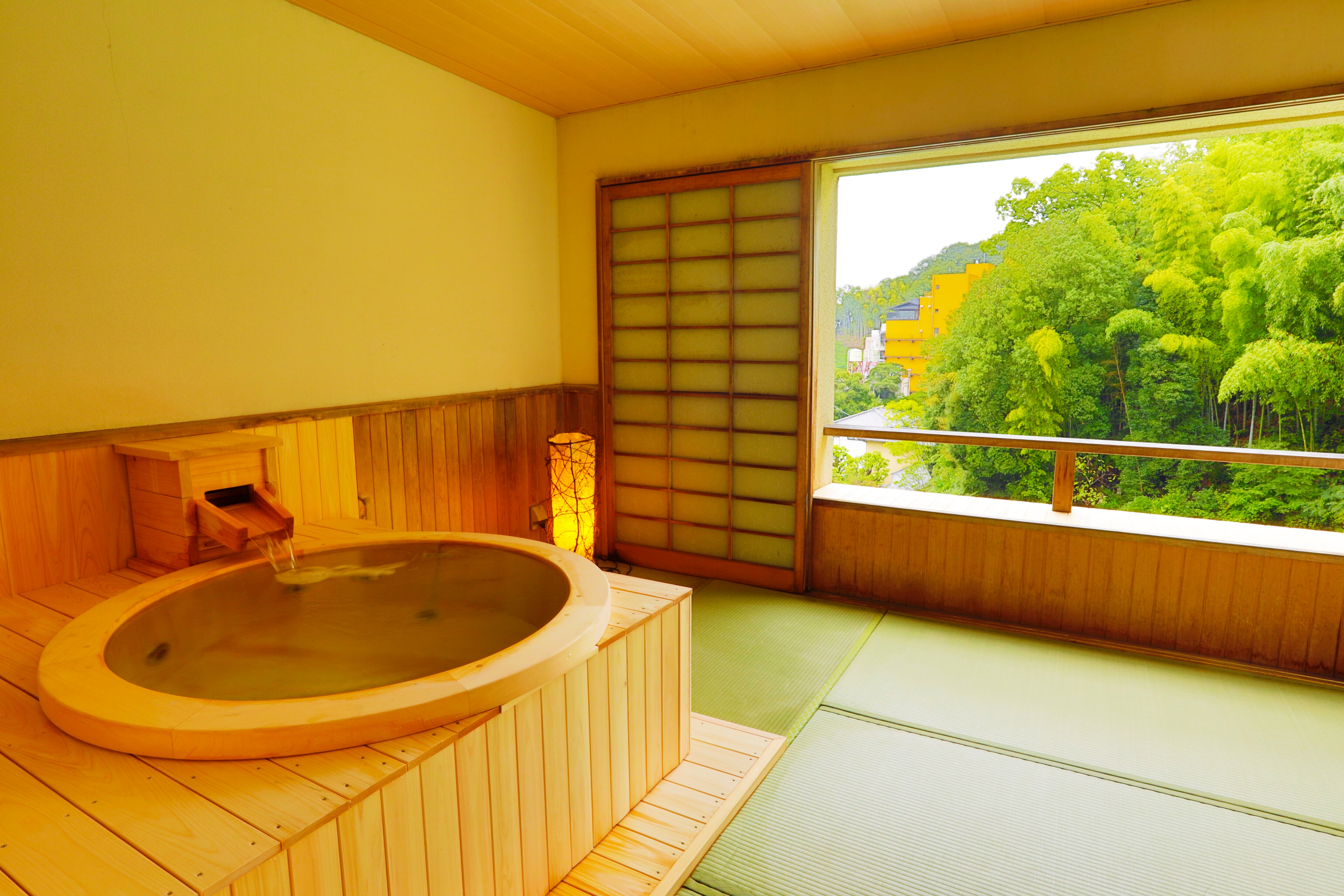 [Hot spring] [Tatami-floored cypress bath] Japanese-style room
