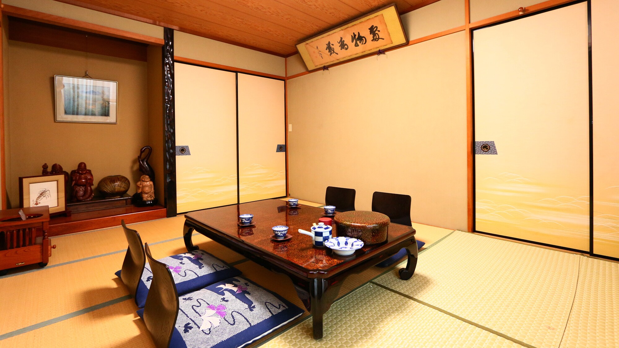 A spacious room in the new wing. Families can relax here.