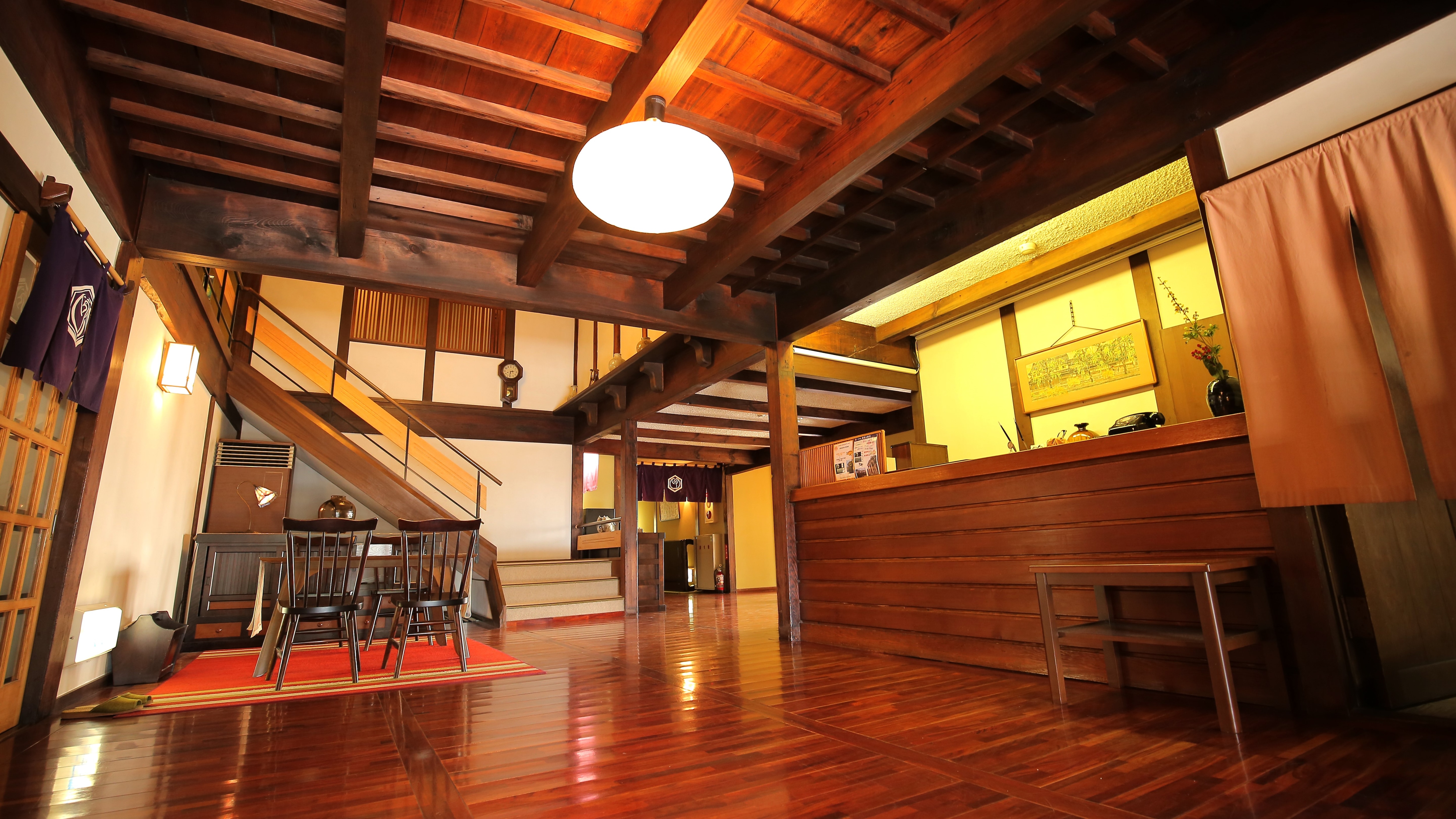 Crane lobby