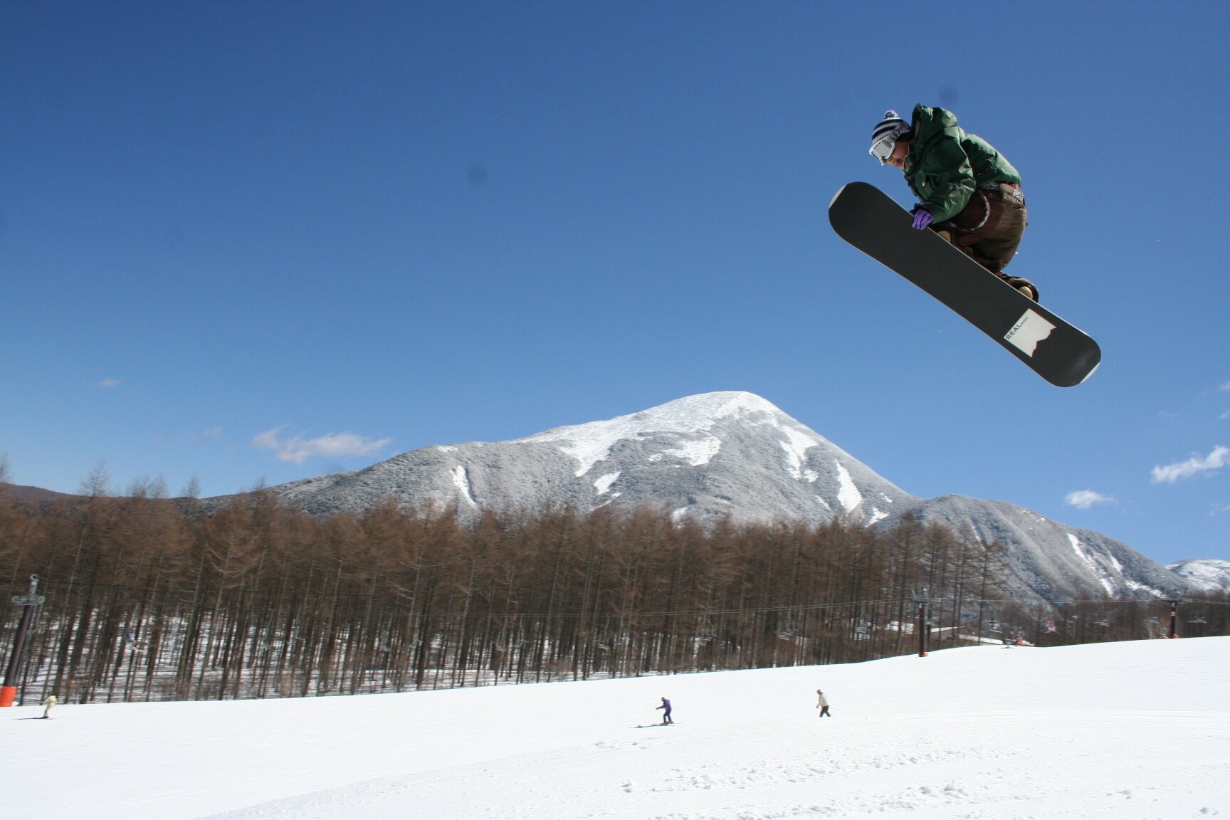 Shirakaba 2in1 Ski Resort. The largest slope in the area with the widest variety of courses.