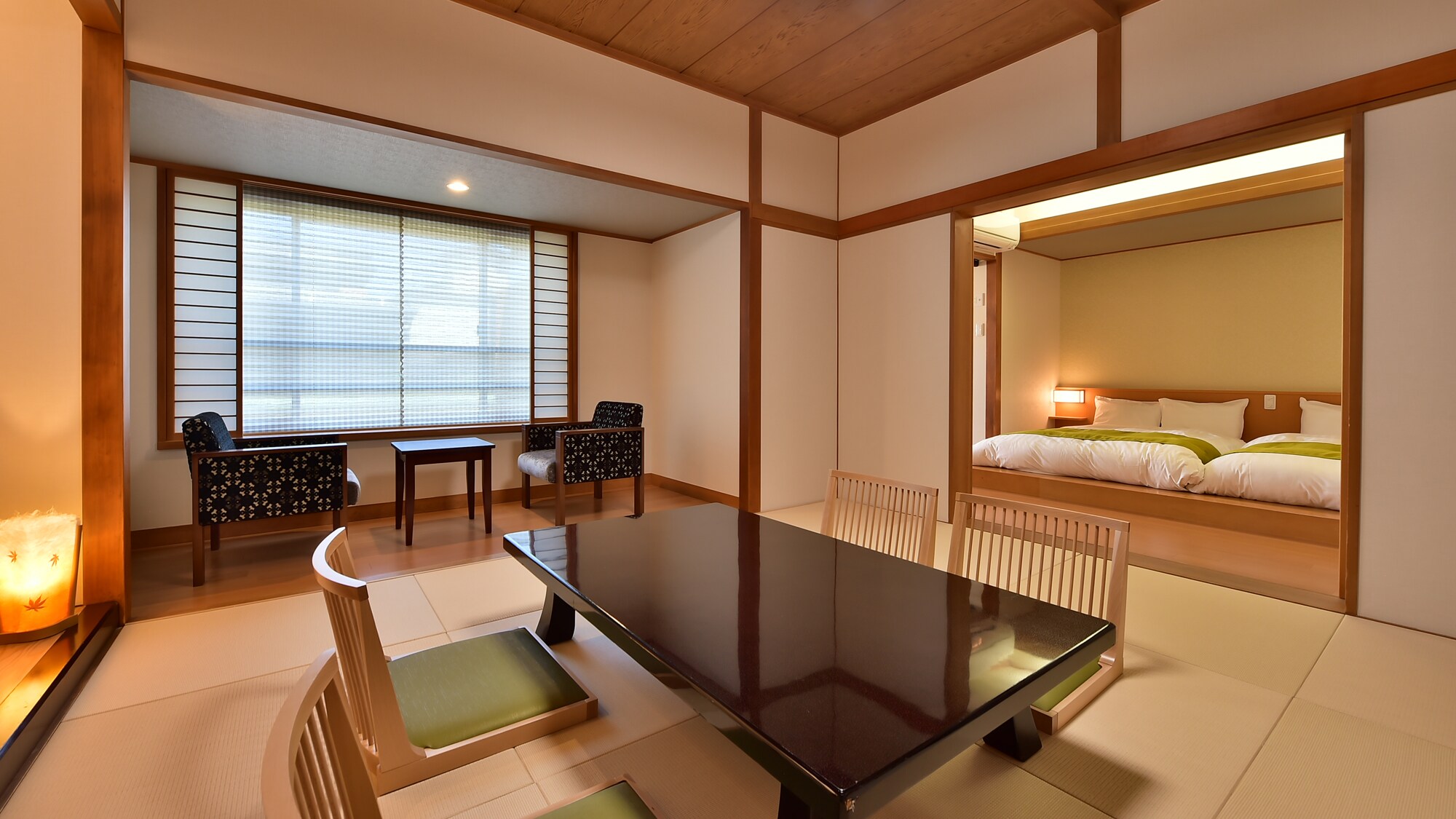 301Japanese-Western style room with semi-open-air bath