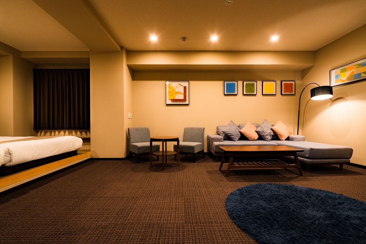 High-rise Presidential Corner Suite with Spa Bath