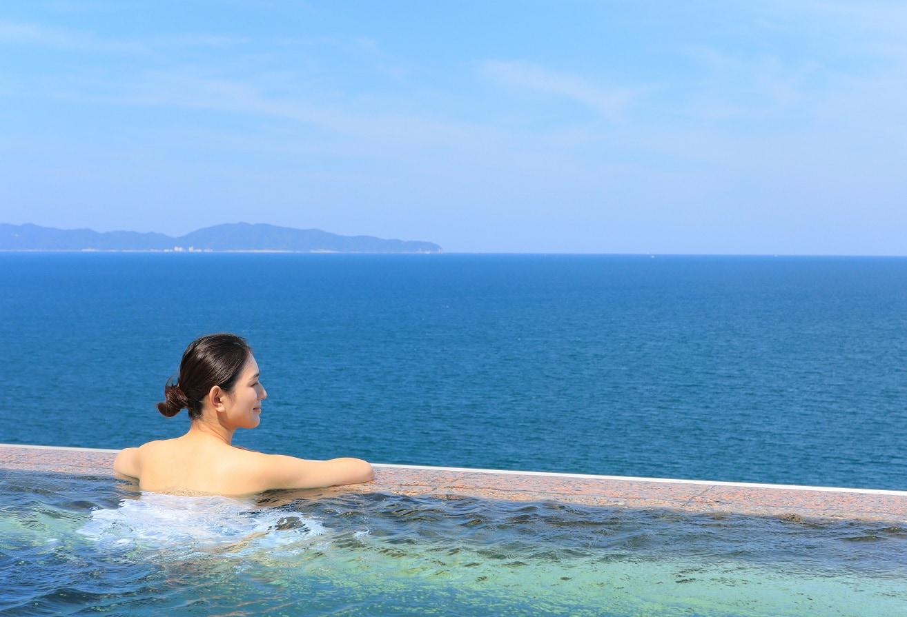 Infinity sky open-air bath is a combination of sky, sea and bathtub ♪