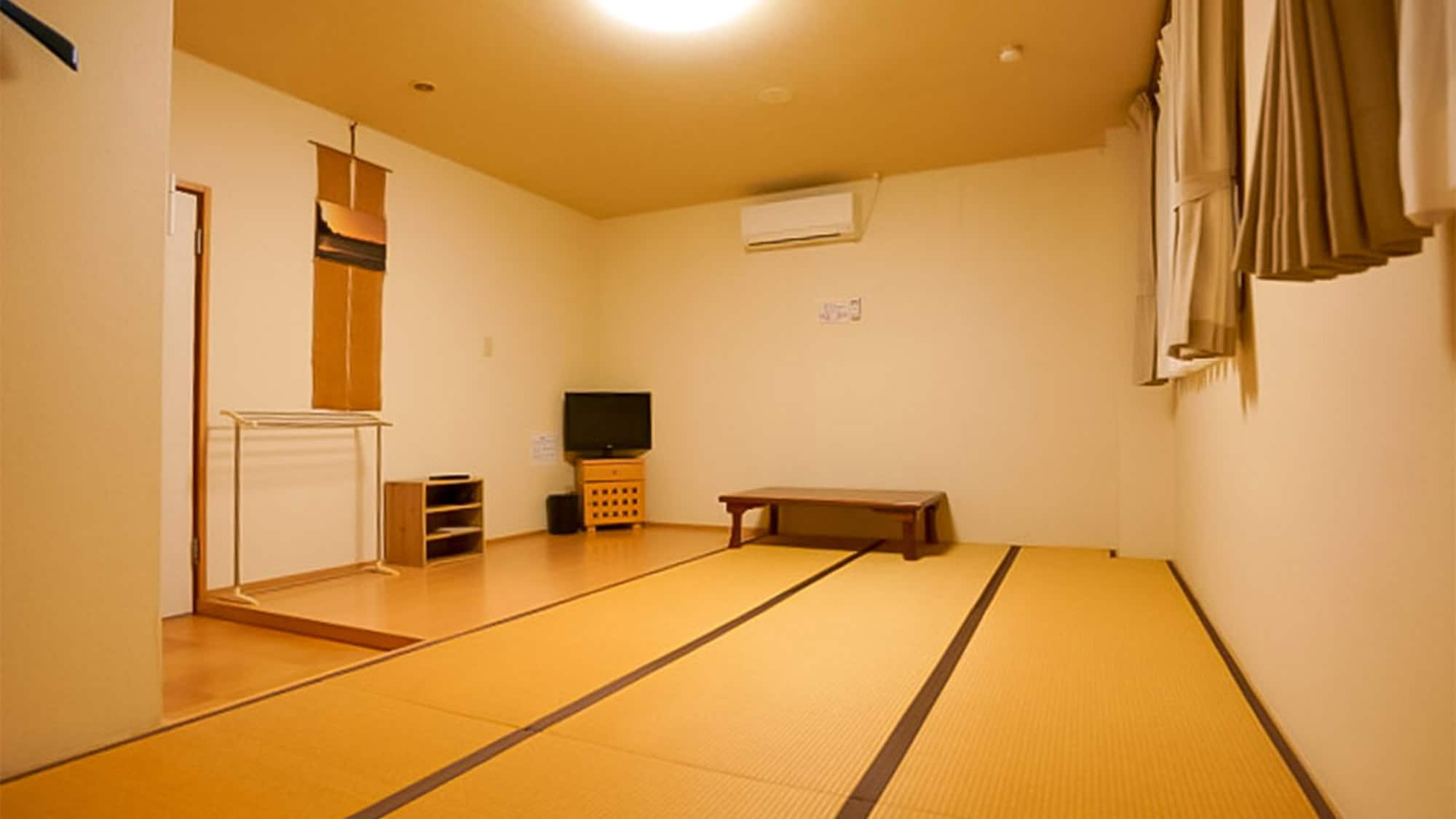 ・ Japanese-style room 11 tatami mats / up to 5 people can stay