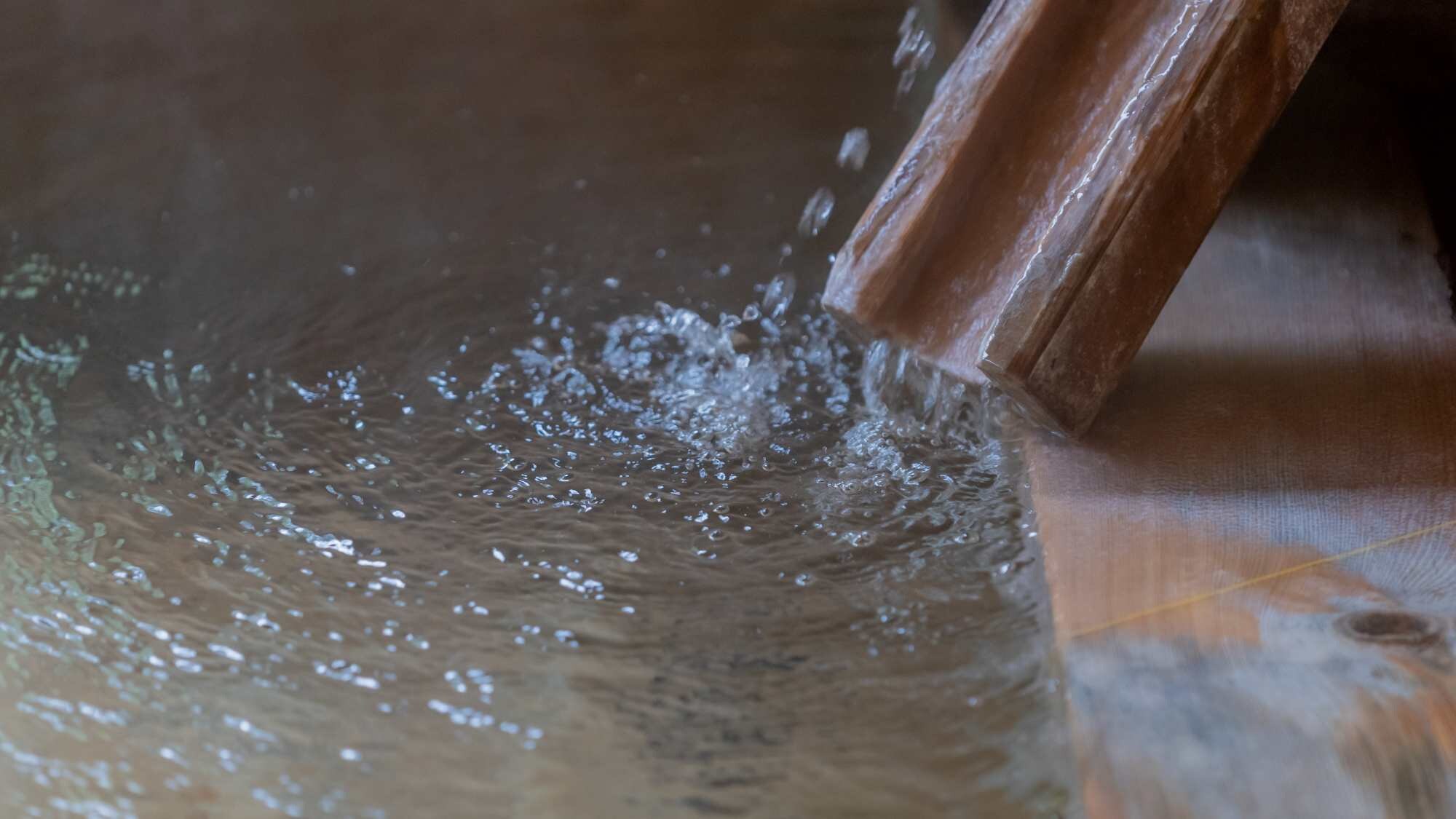 *[Hot spring] The gushing natural hot spring will warm you to the core.