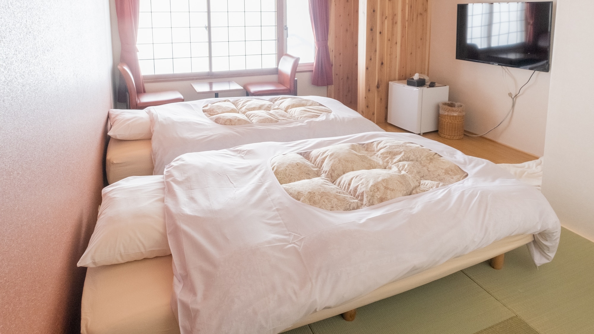 *Main building Japanese-style room 6 tatami mats (twin bed) / A room with twin beds in a 6 tatami mat Japanese-style room. Renovated in 2021