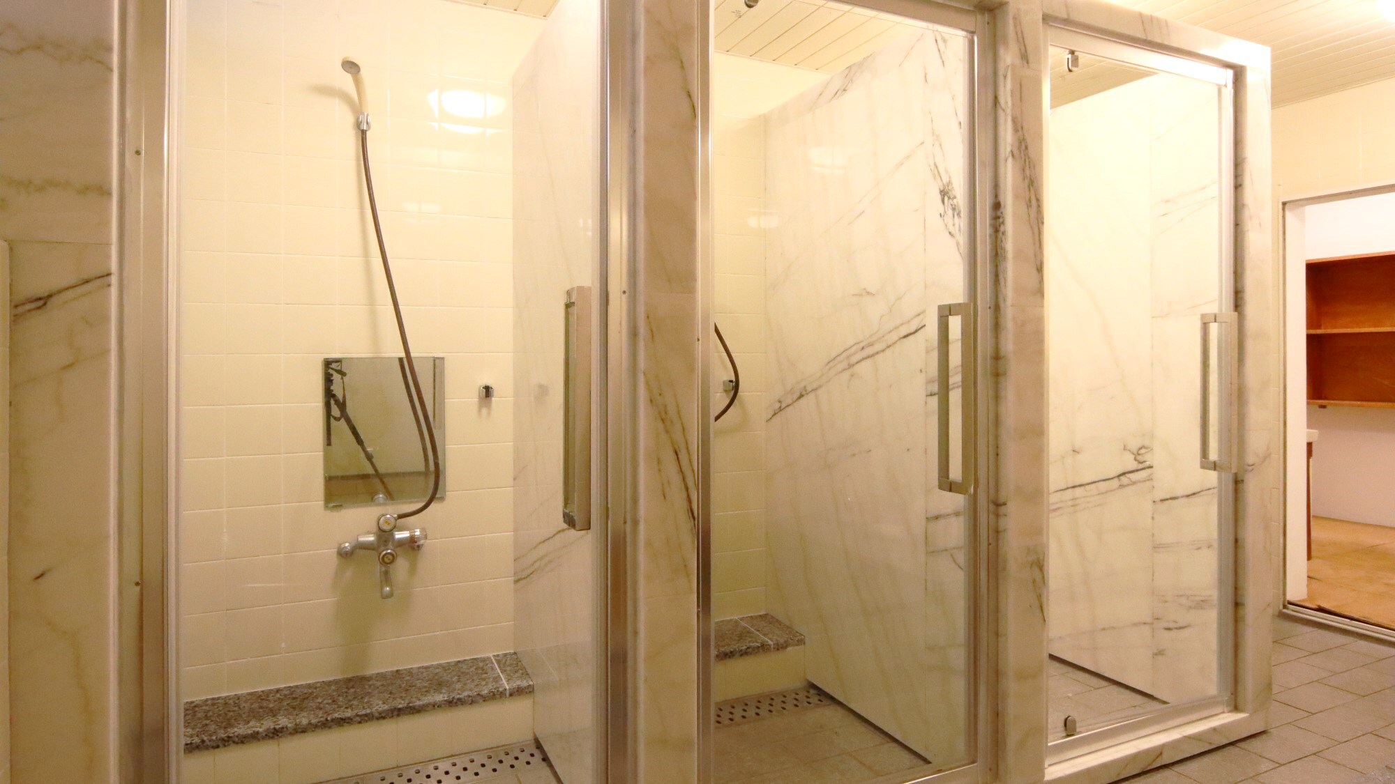 New shower booth installed! Private room for peace of mind♪ (Men's bath)