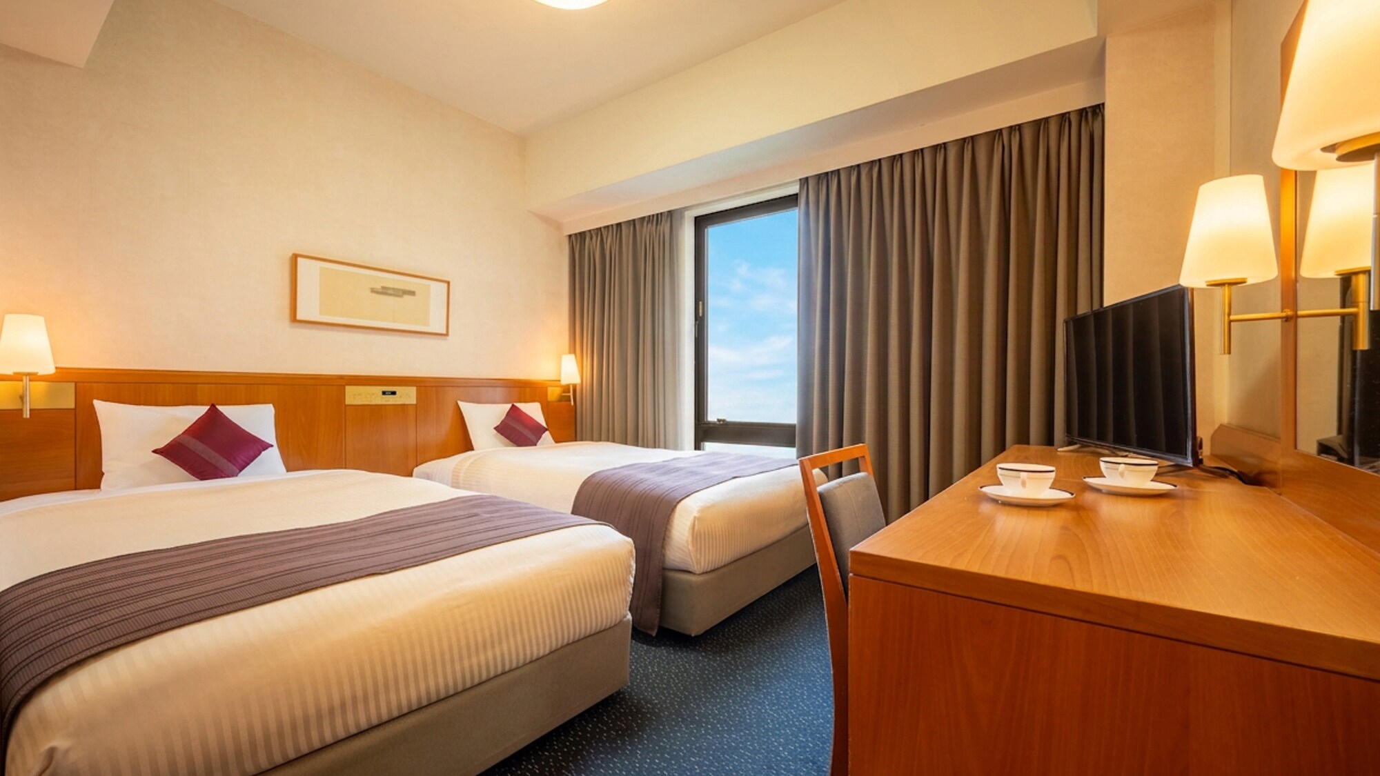 [Twin Rooms] Equipped with a "Smart TV" (exclusive to this room). Enjoy your free time.