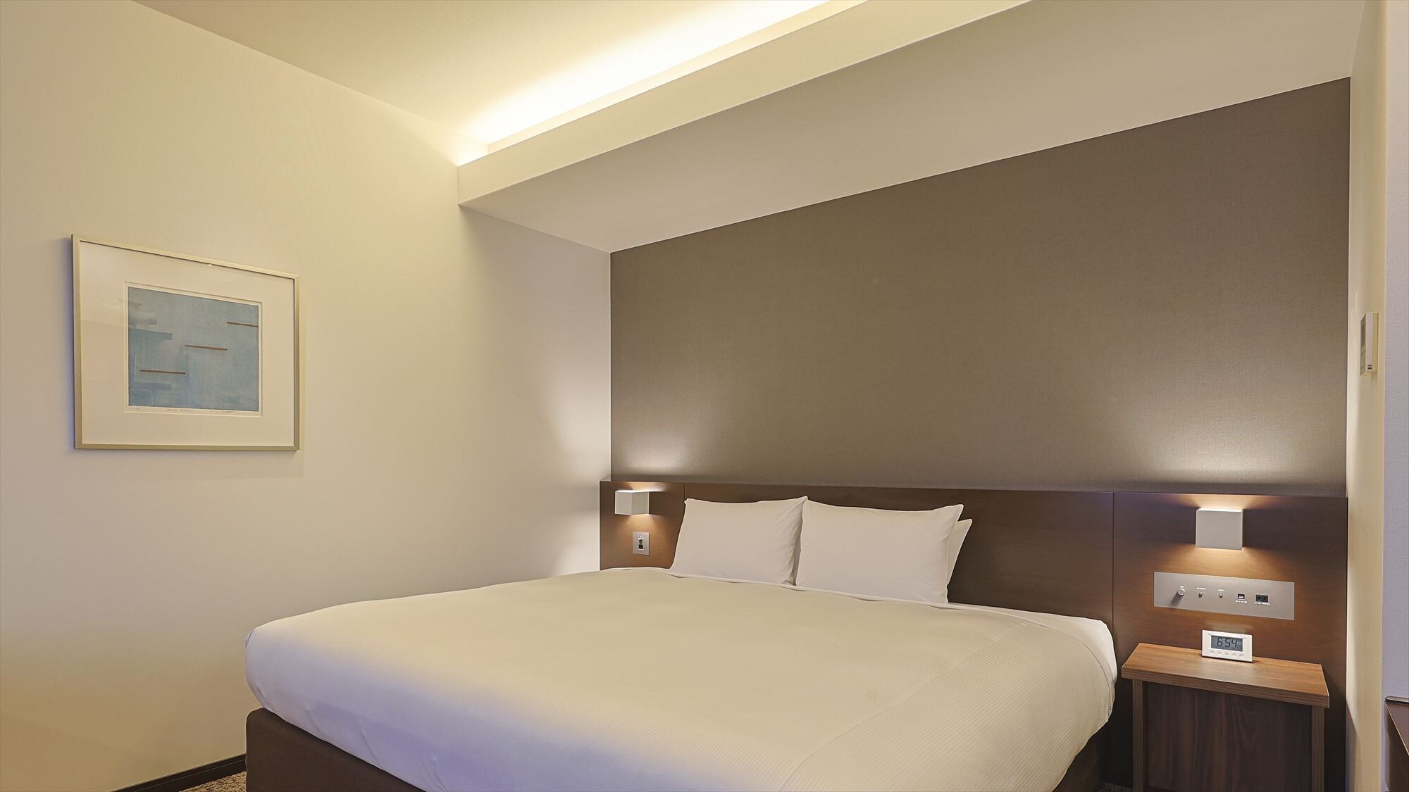 [Deluxe Double (North Building) 33㎡] Comfortable space with a spacious room equipped with a queen size bed or larger