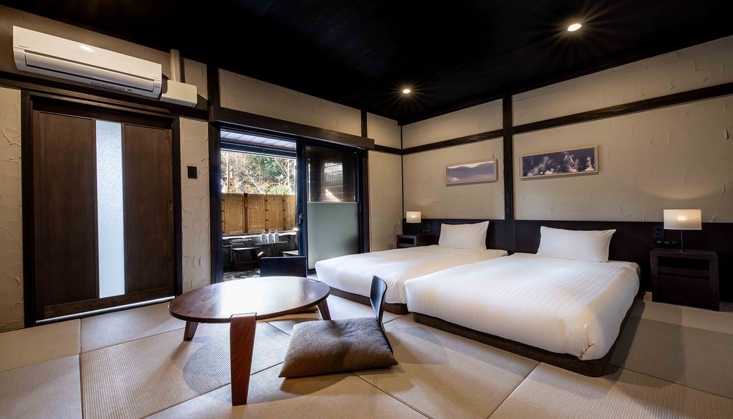 【帶半露天浴池的房間】日式和西式房間 高級雙床房（10張榻榻米 / 43㎡）