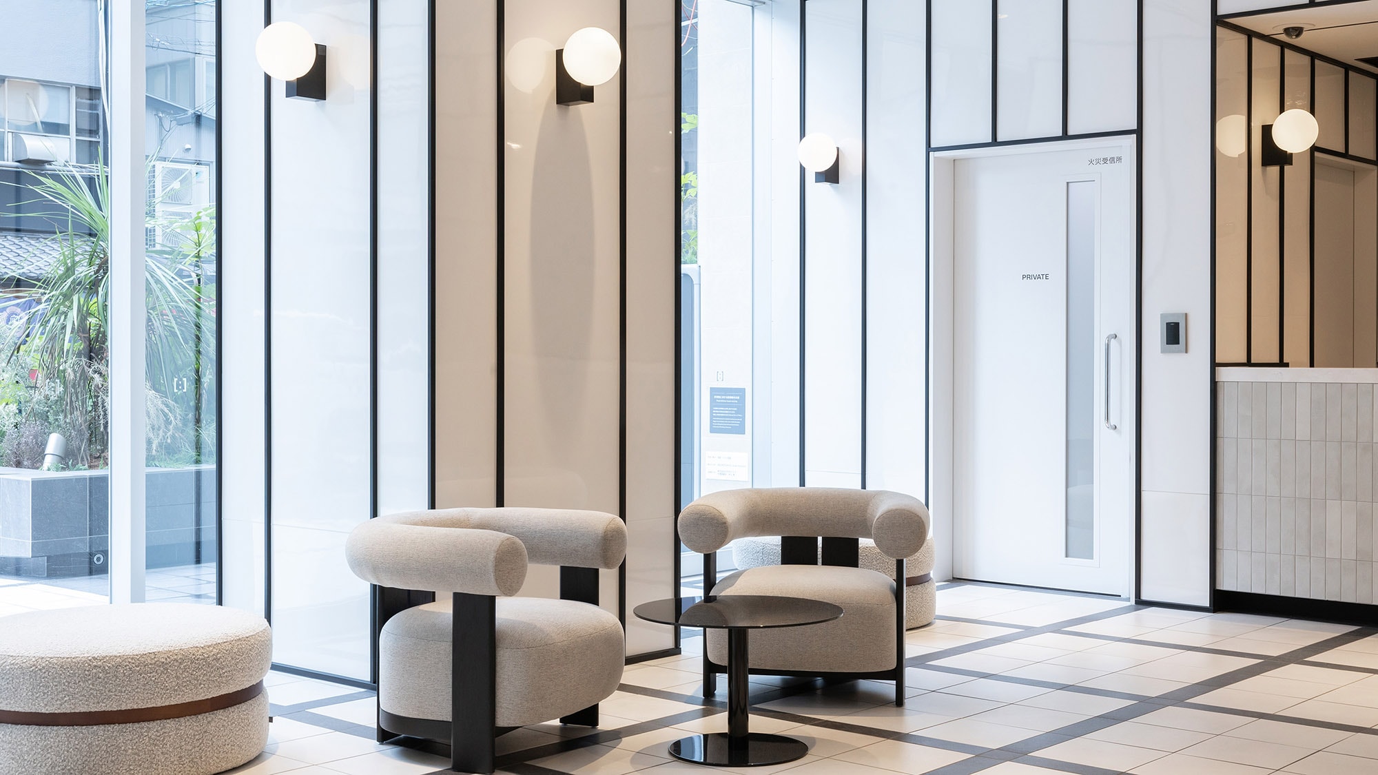 Reception: The interior is simple, with a white base, but it is a warm and relaxing space.