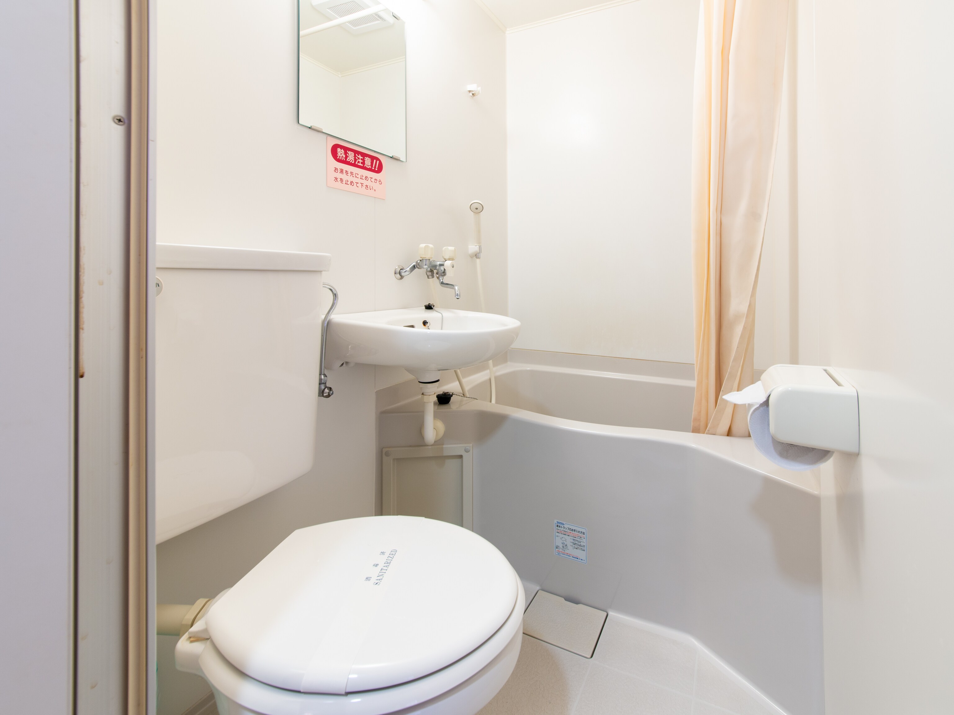 Triple room bathroom