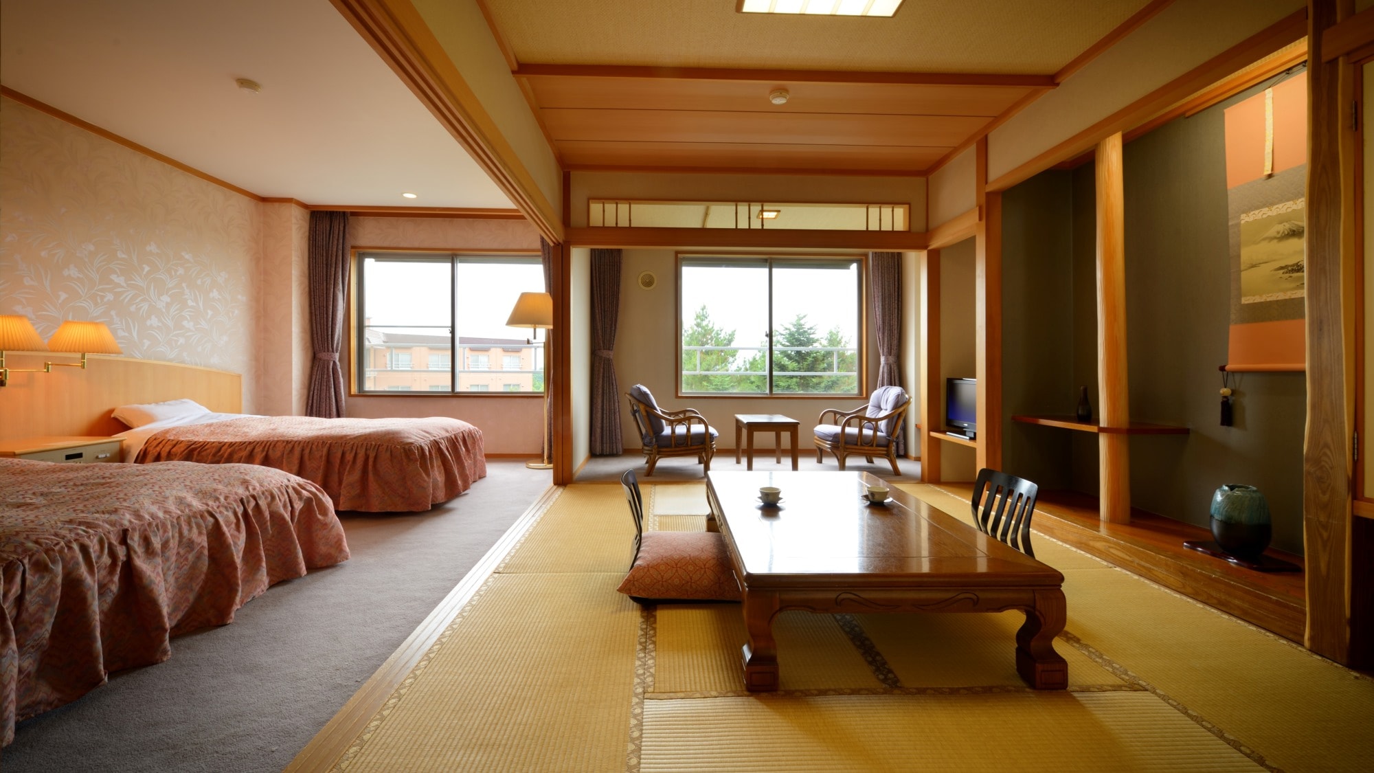 [Special Japanese and Western rooms] Twin + 10 tatami mats Top floor ♪