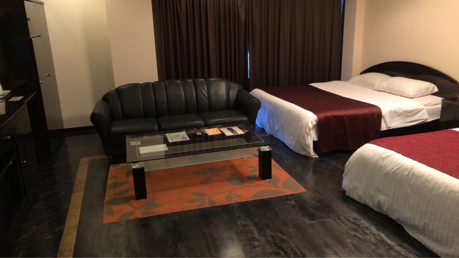 [Royal Spa Suite] เพลิดเพลินกับการเข้าพักในโรงแรมที่หรูหราพร้อมกับการตกแต่งภายในอันเงียบสงบ