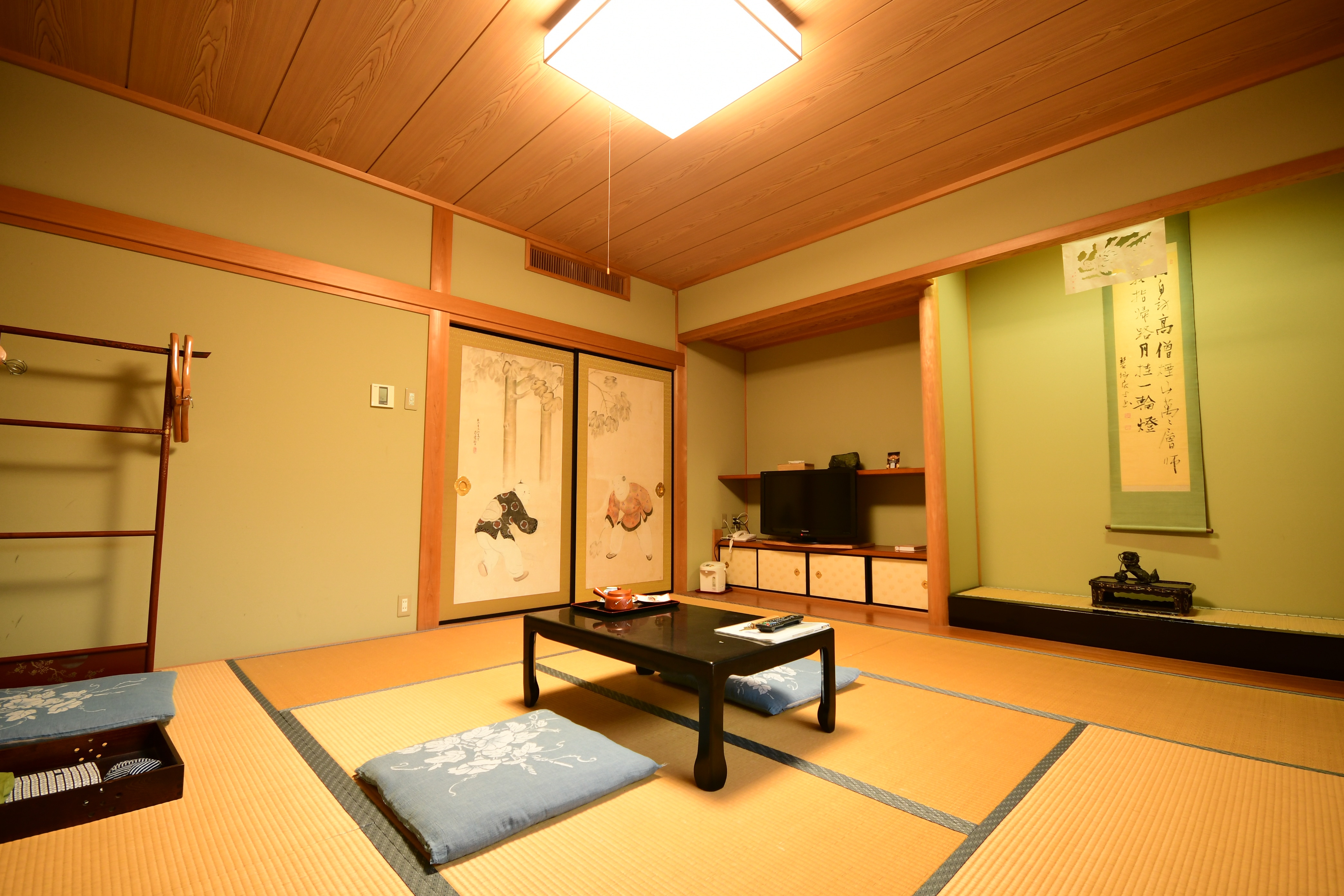 Example of a Japanese-style room (8 tatami mats) facing the garden (with toilet, air conditioner, and Wi-Fi)