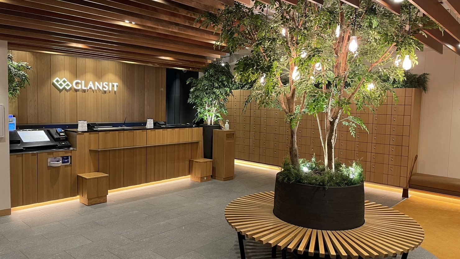 1F Front Desk/Lobby