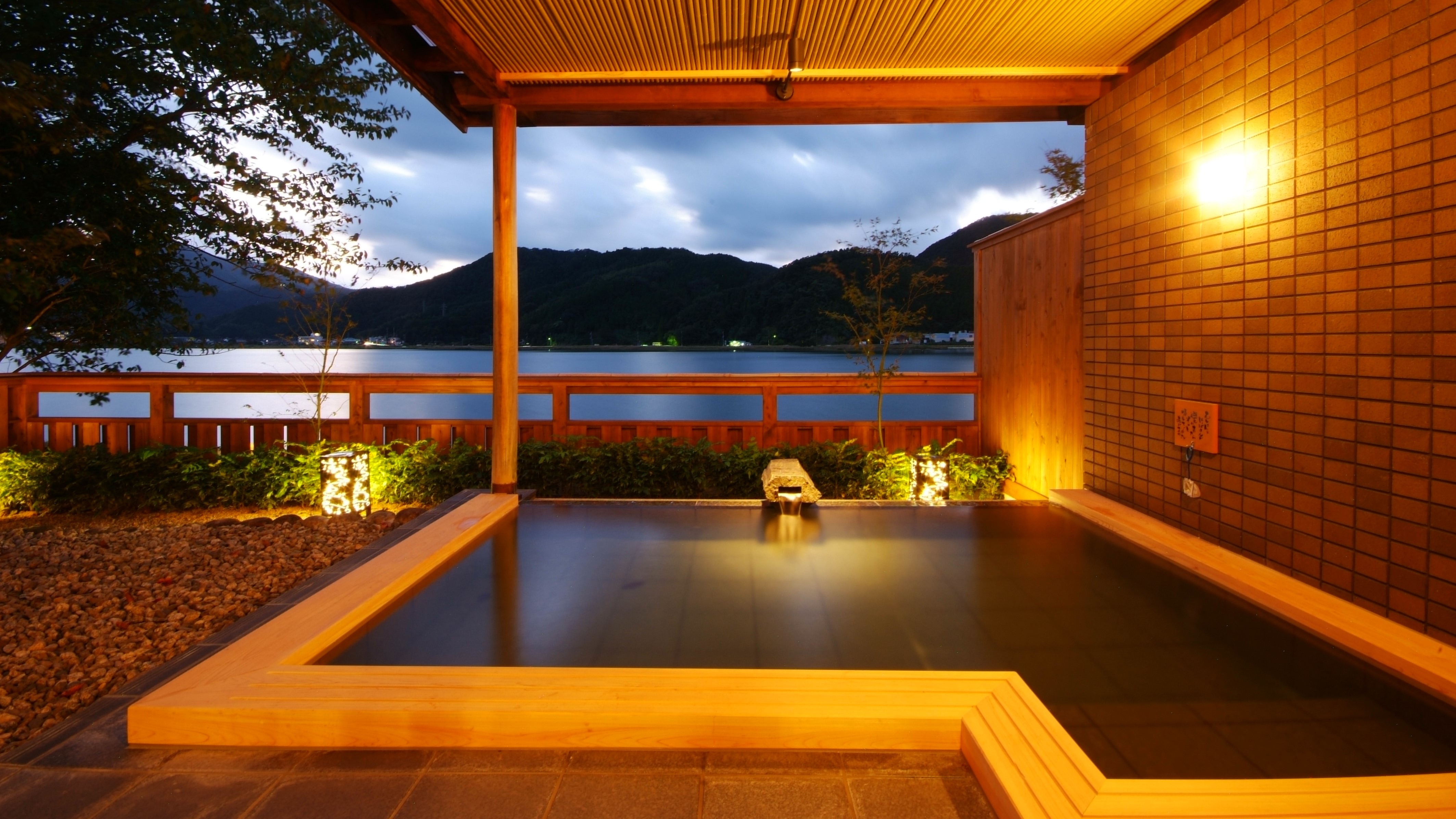 【대욕장 노천탕】