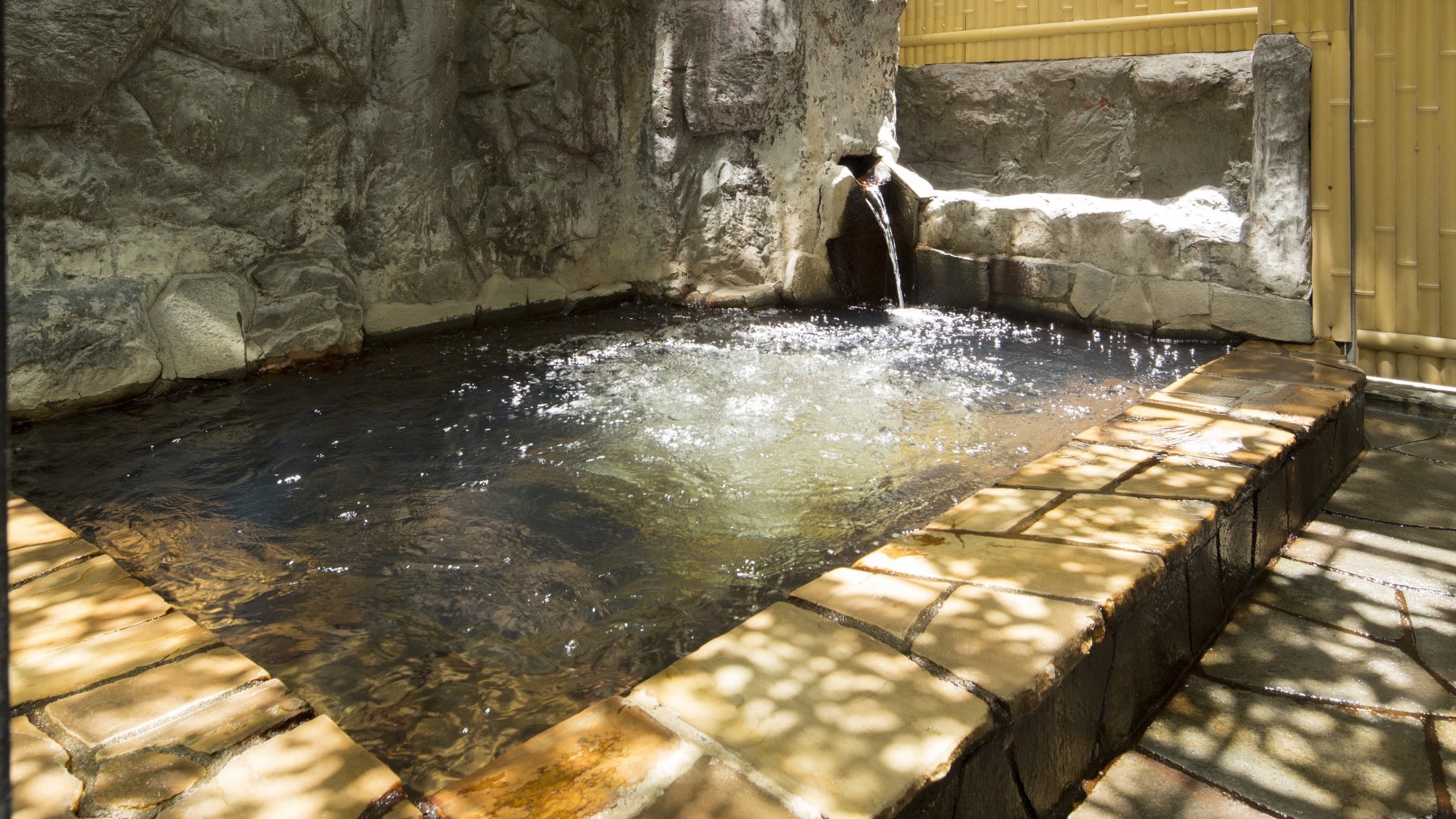 ☆อ่างอาบน้ำกลางแจ้ง☆