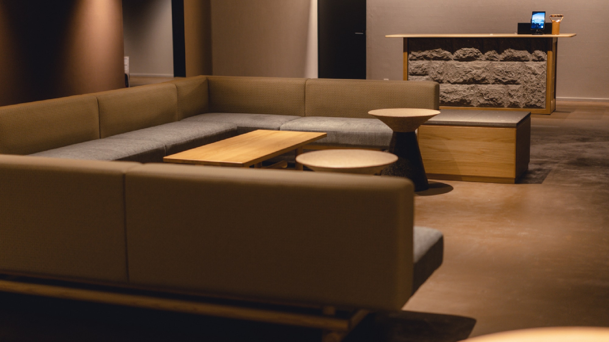 Hotel Facilities | Lobby Lounge