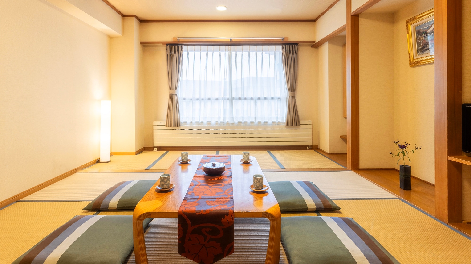Japanese-style room (13 tatami mats)