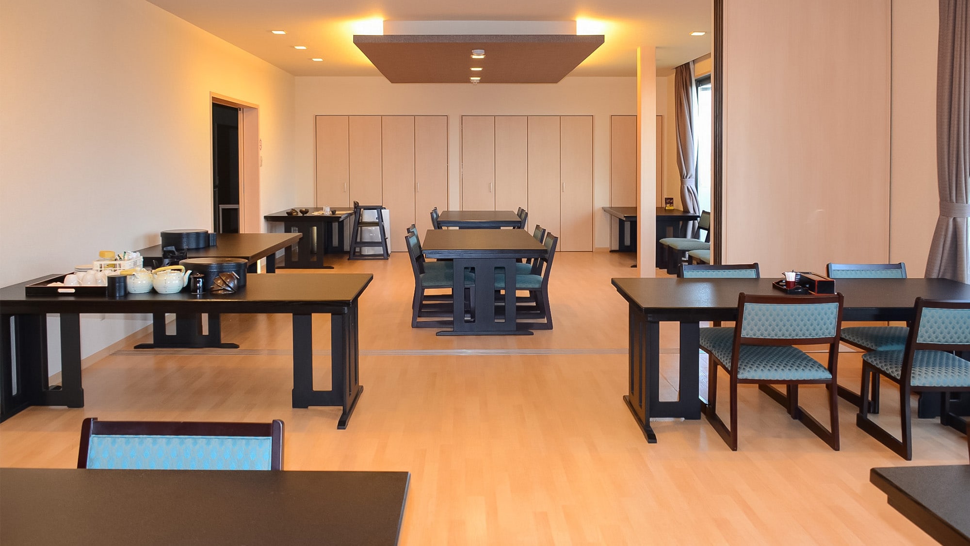 ・การรับประทานอาหาร: ที่นี่เสิร์ฟทั้งอาหารเย็นและอาหารเช้า