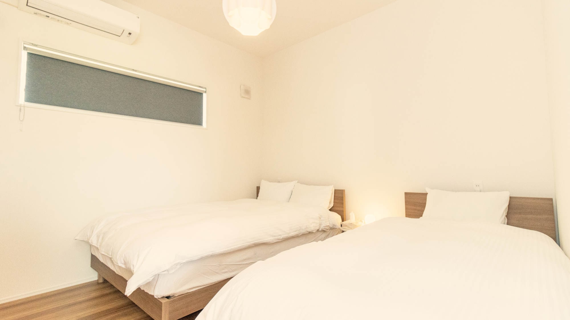 [Bedroom] Including bunk beds, this room can accommodate 7 people.