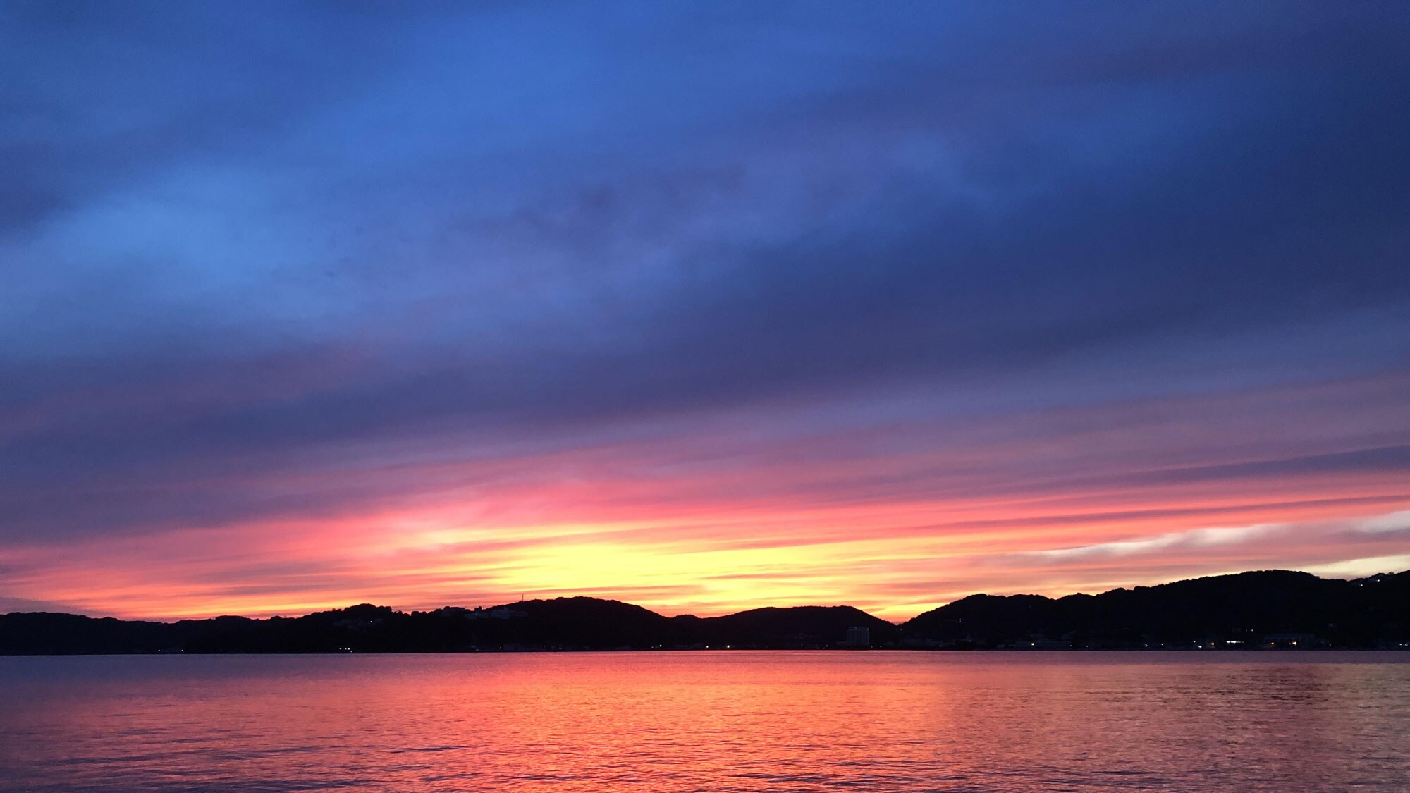 Please enjoy the "magic hour" when the sky changes color most dramatically on a fine day.