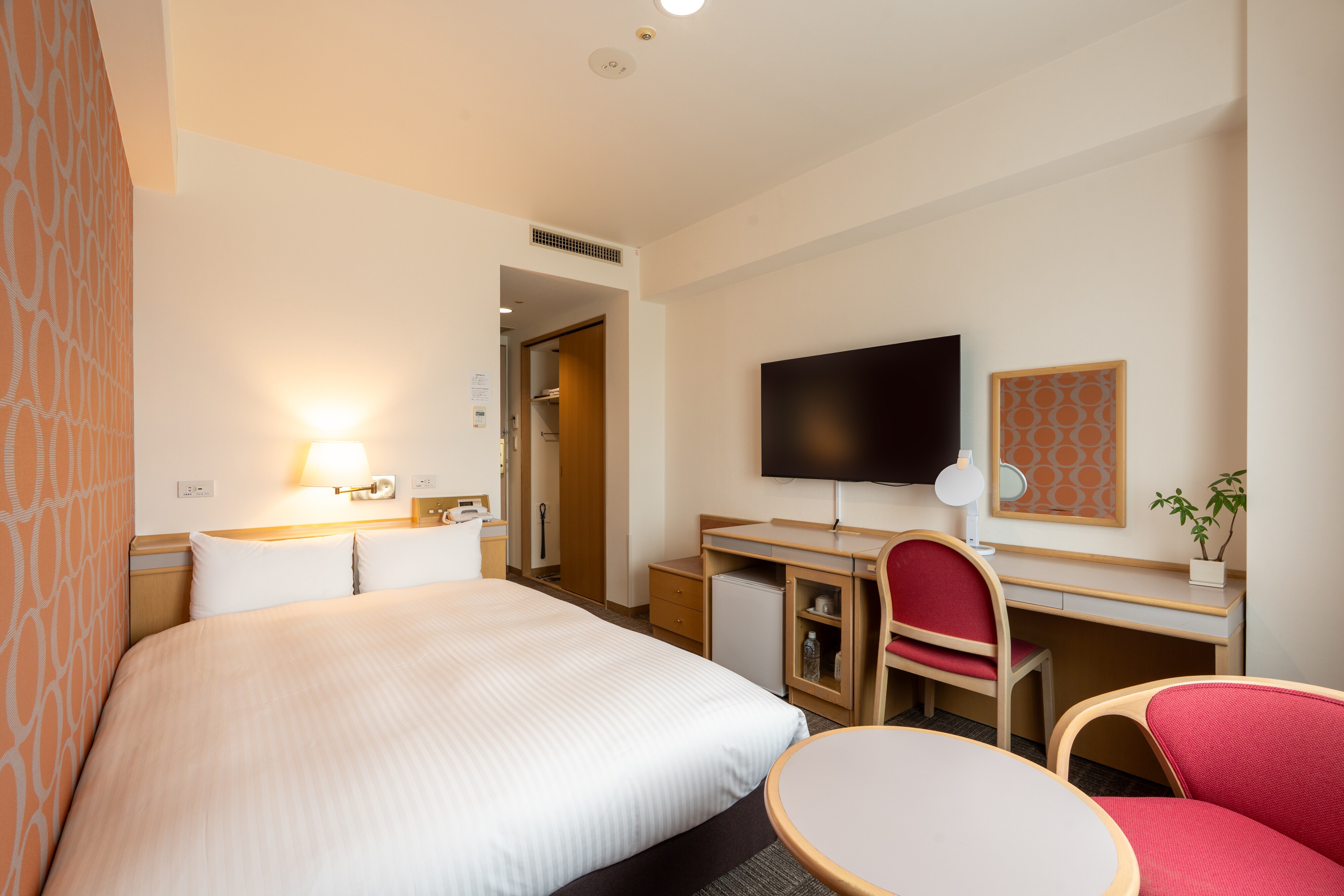[Double Room ◇ 17 sq m] Recommended for friends, couples, or families with children who will be sharing a bed.