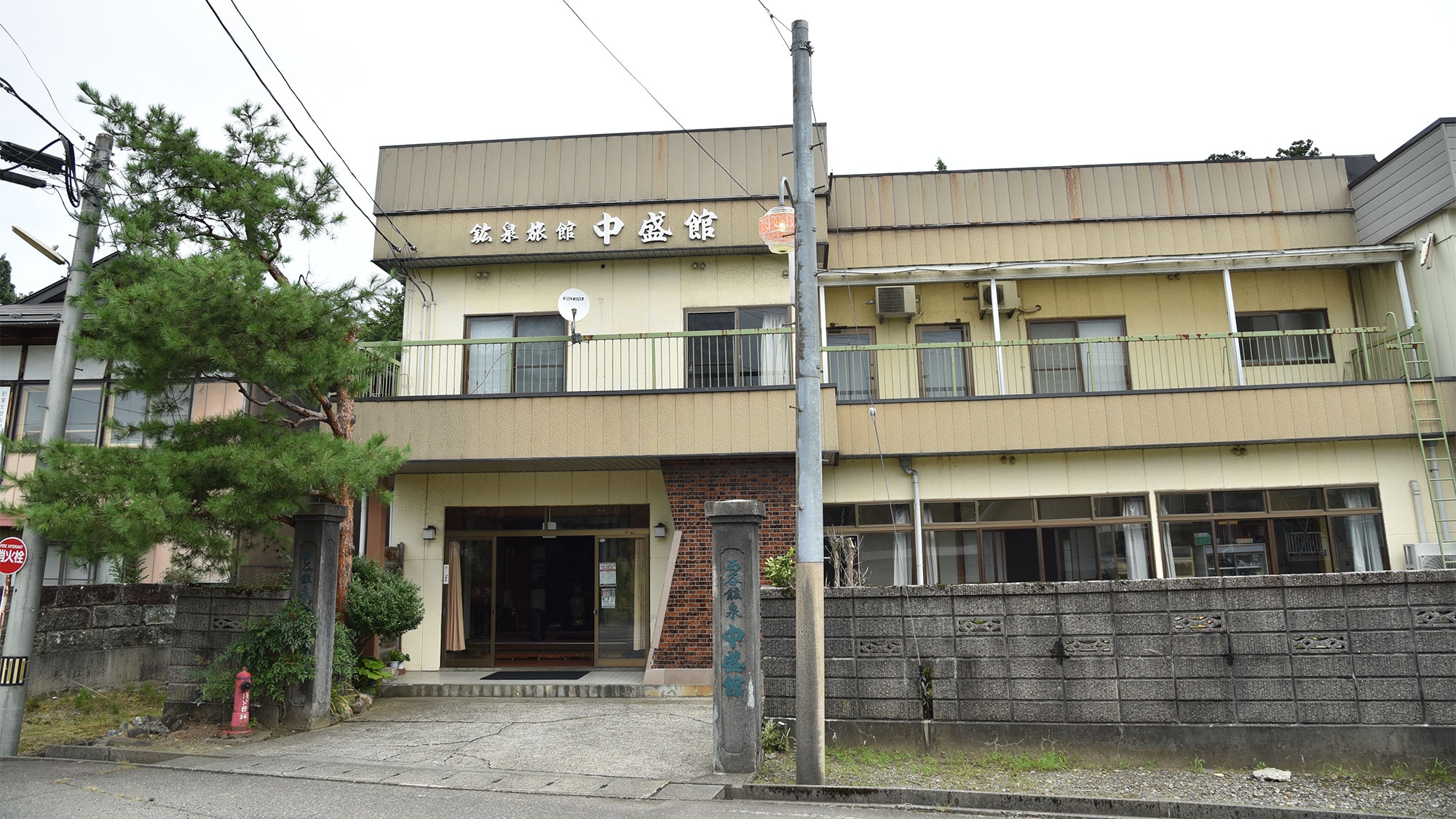 *Exterior/Enjoy delicious meals and hot springs in a quiet rural environment.