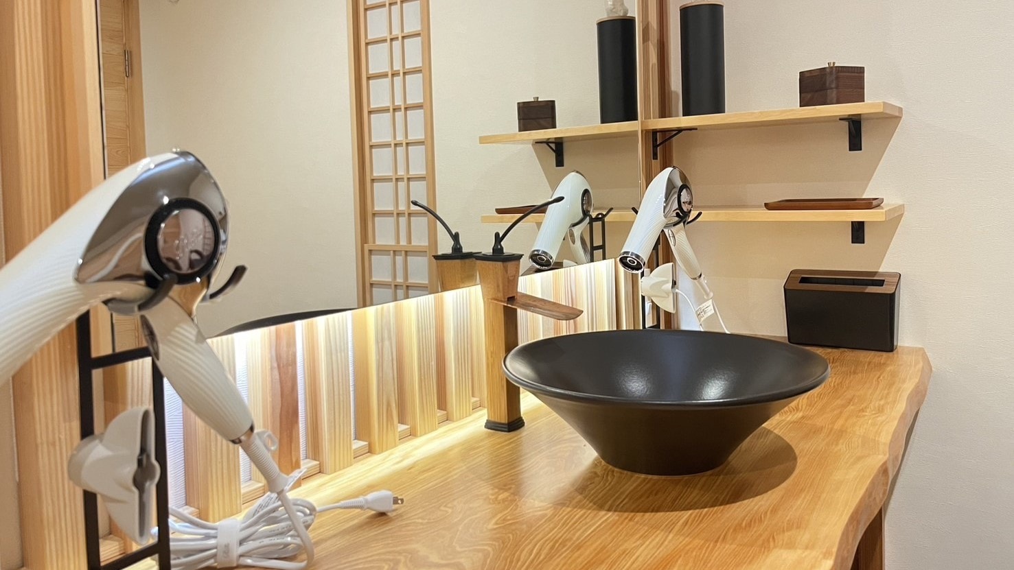 Annex: Hinoki bath and washstand