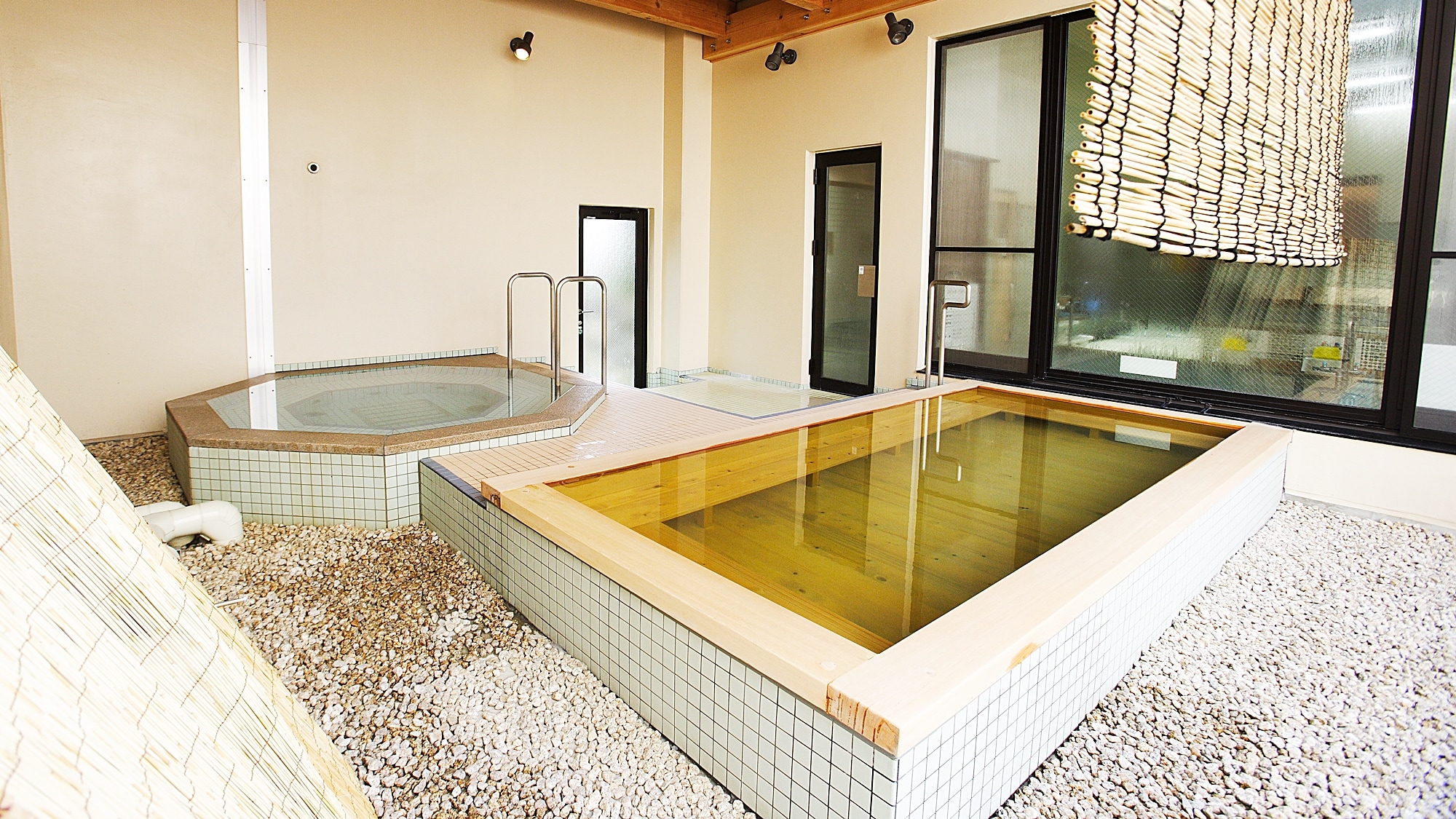 *＜Open-air bath＞ Relax and soothe your tired body after your trip by taking a bath.